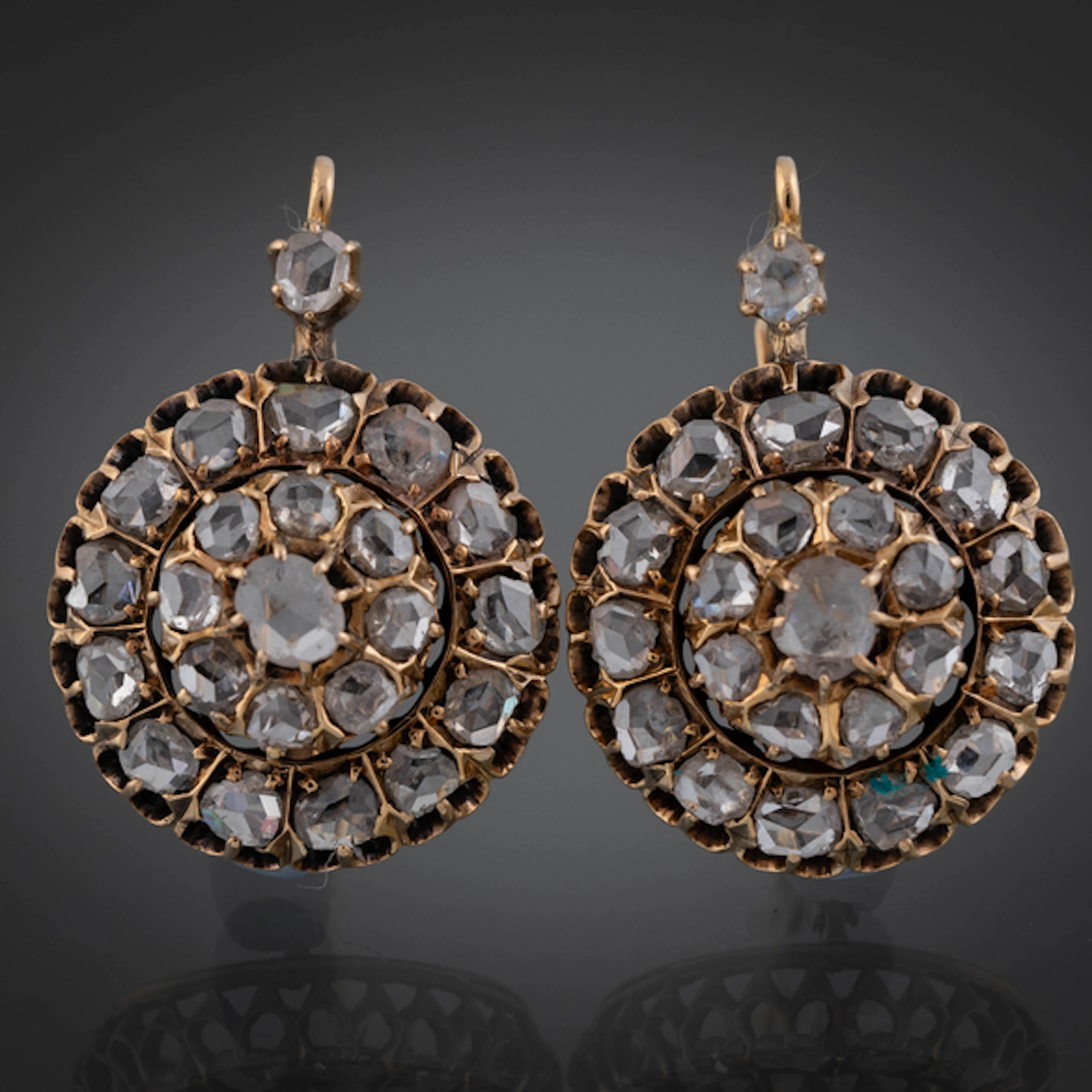 Antiguos pendientes circulares en oro amarillo de 18 kt y brillantes