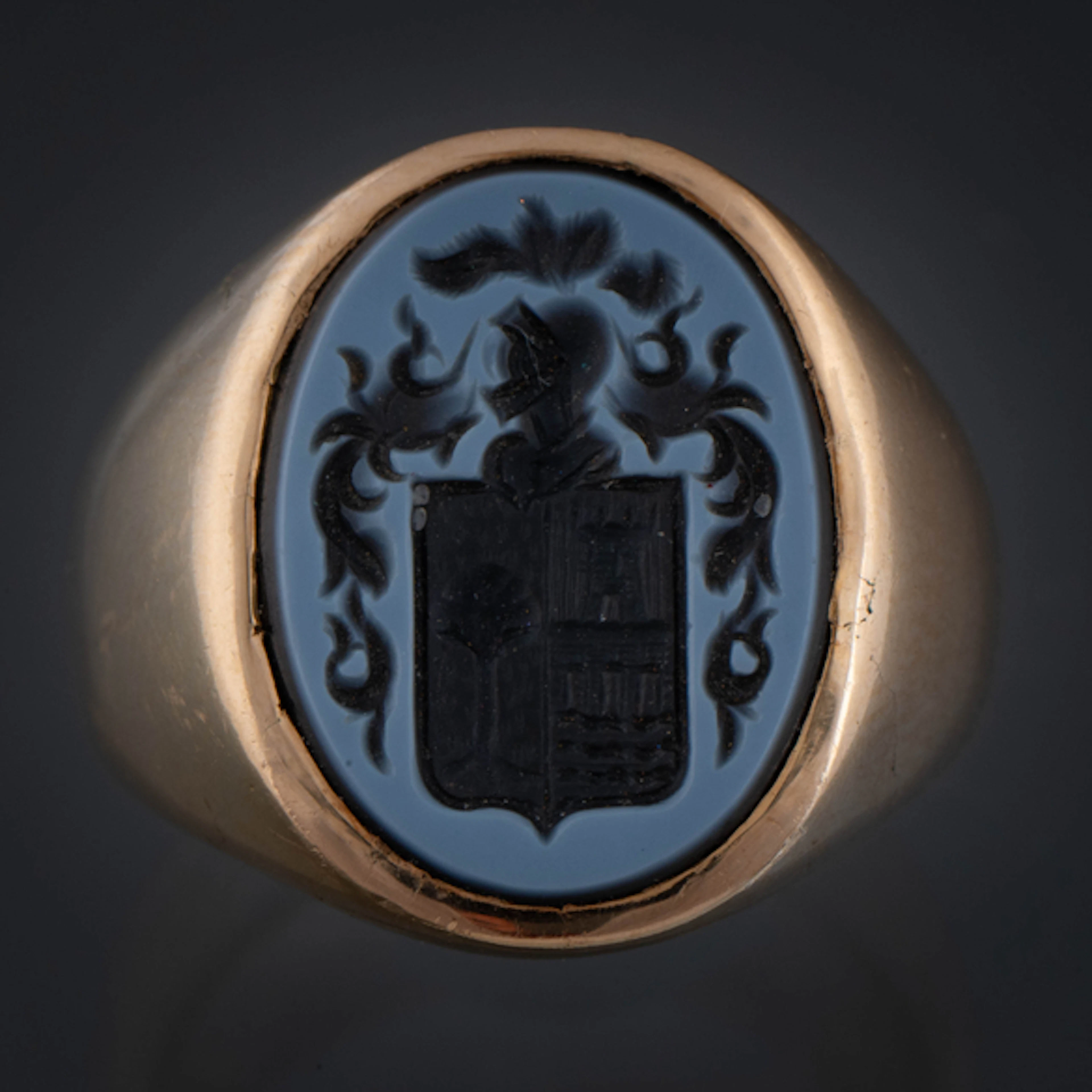 Anillo de sello heráldico en oro amarillo de 18 kt