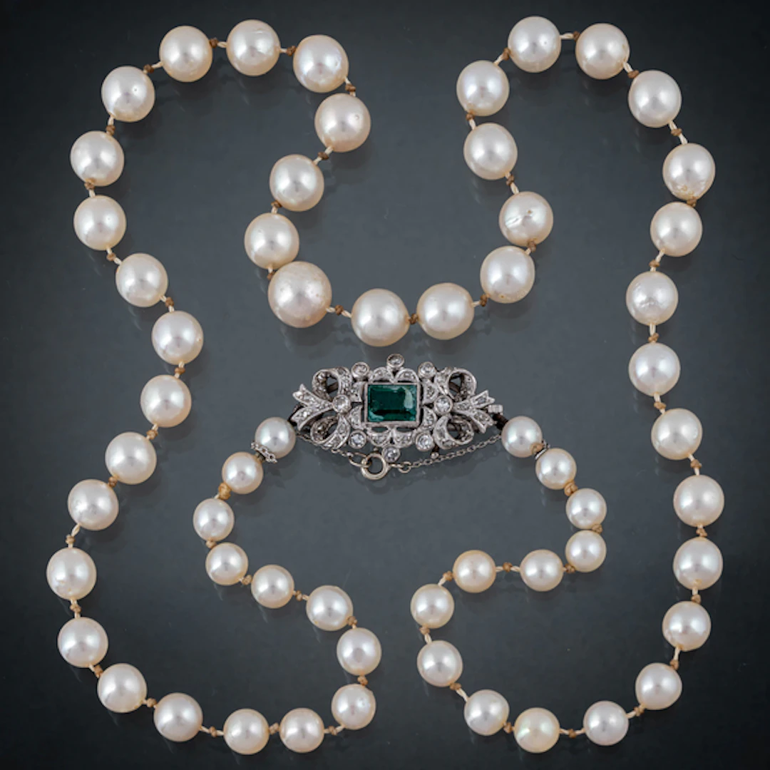 Collar de perlas cultivadas con cierre en oro blanco de 18kt con brillantes