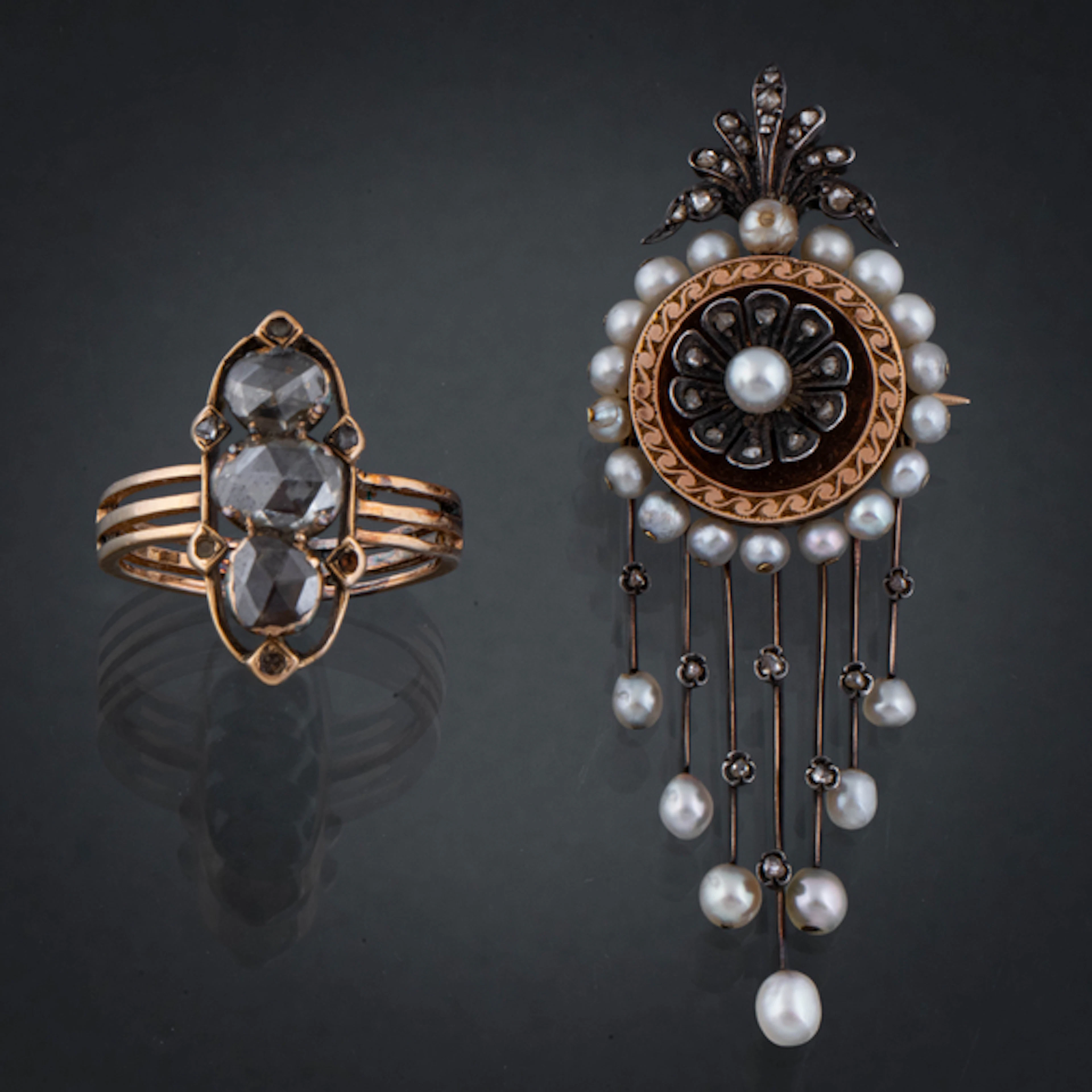 Conjunto de aderezo francés de perlas y diamantes montado en oro de