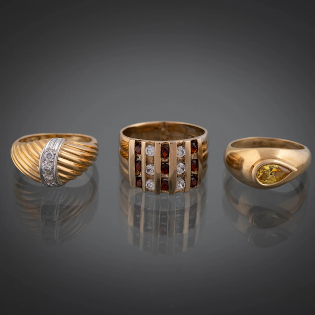 Conjunto de tres anillos en oro amarillo de 18 kt.