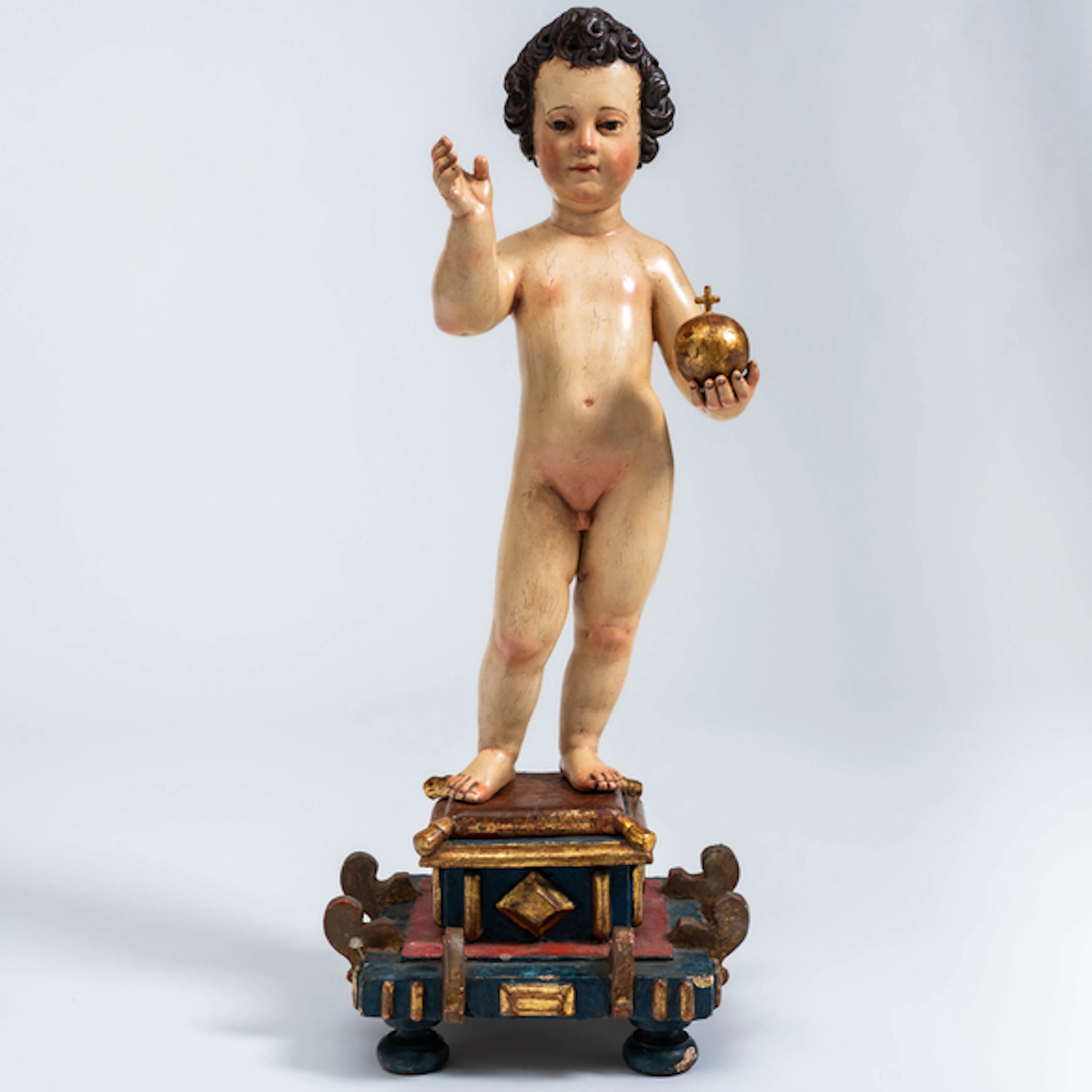 "Niño Jesús salvador del mundo" Escultura en madera tallada y policromada