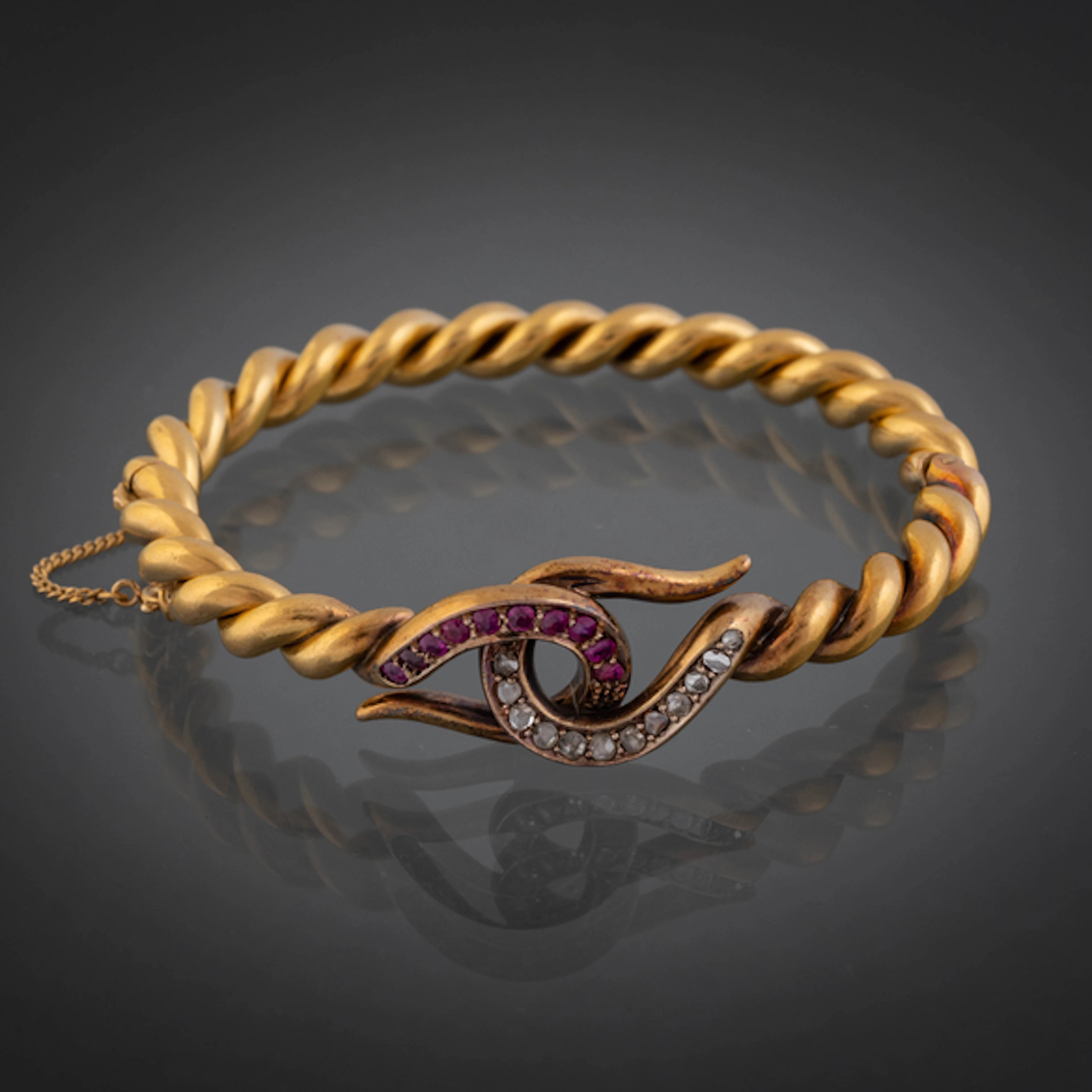 Antigua pulsera de nudo sogueado en oro amarillo de 18kt con brillantes