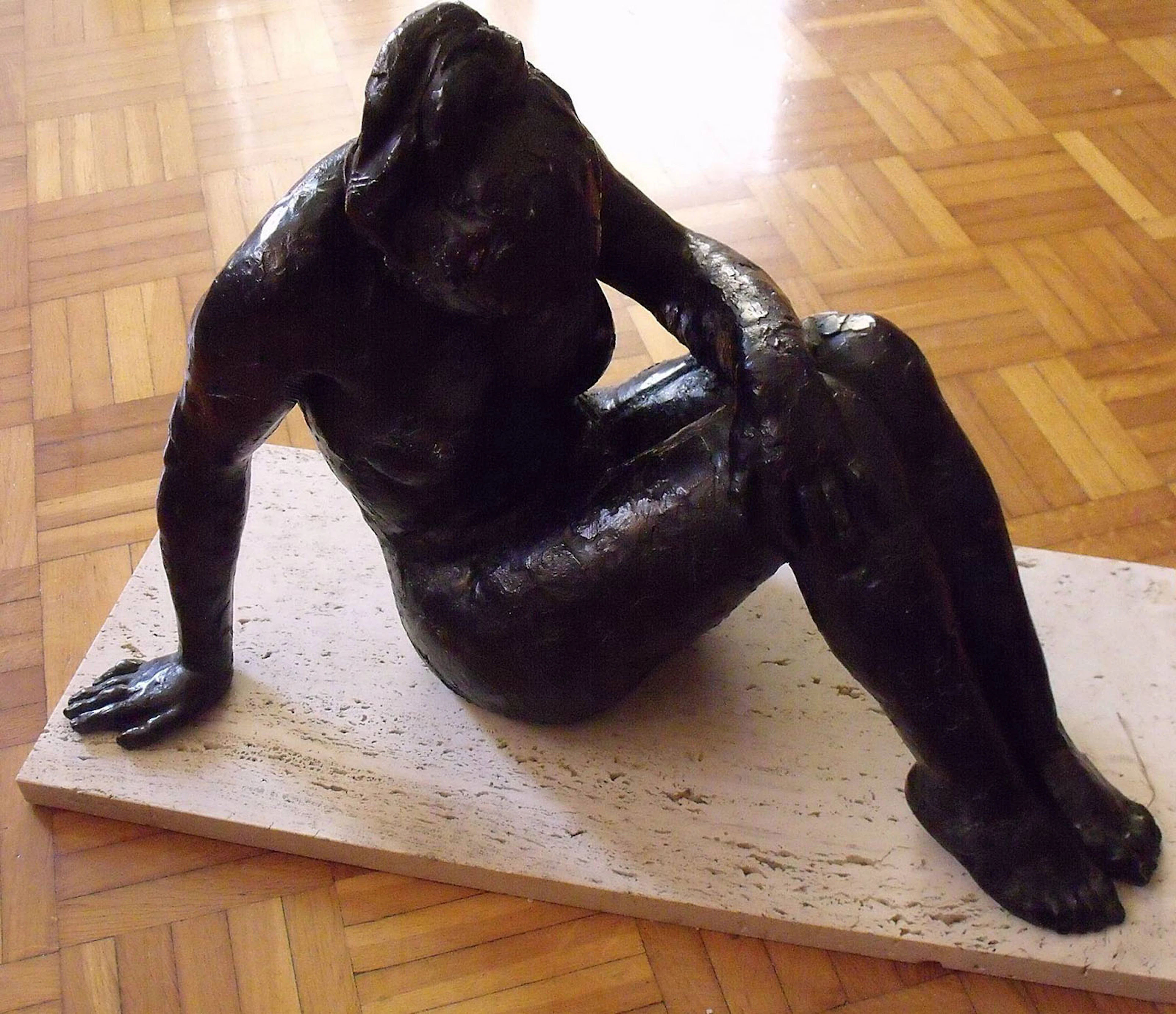 Martin Duque. Impressionist Female Sculpture. In bronze. Travertine