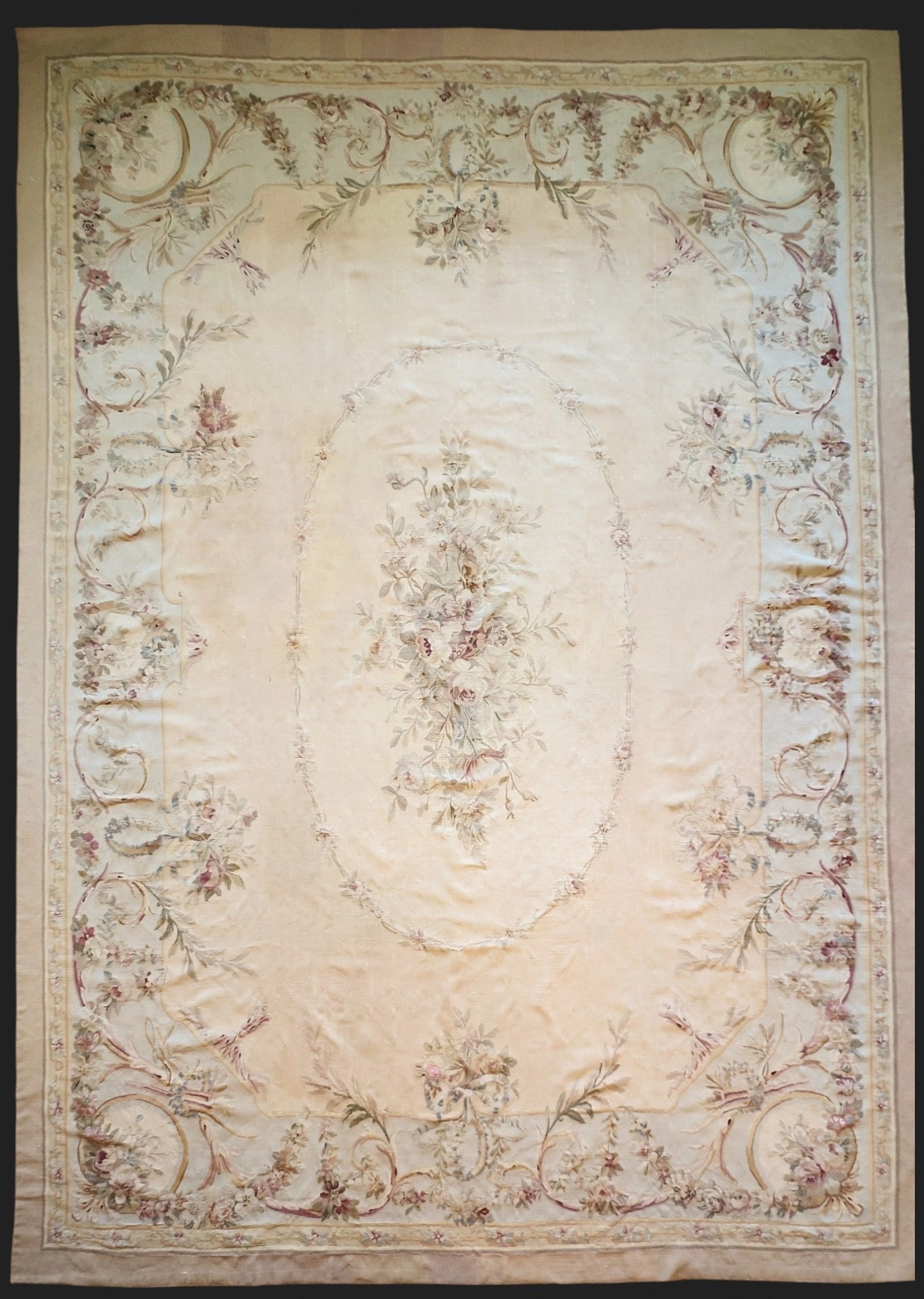 MATTA, handknuten, Aubusson, Frankrike, Antik.