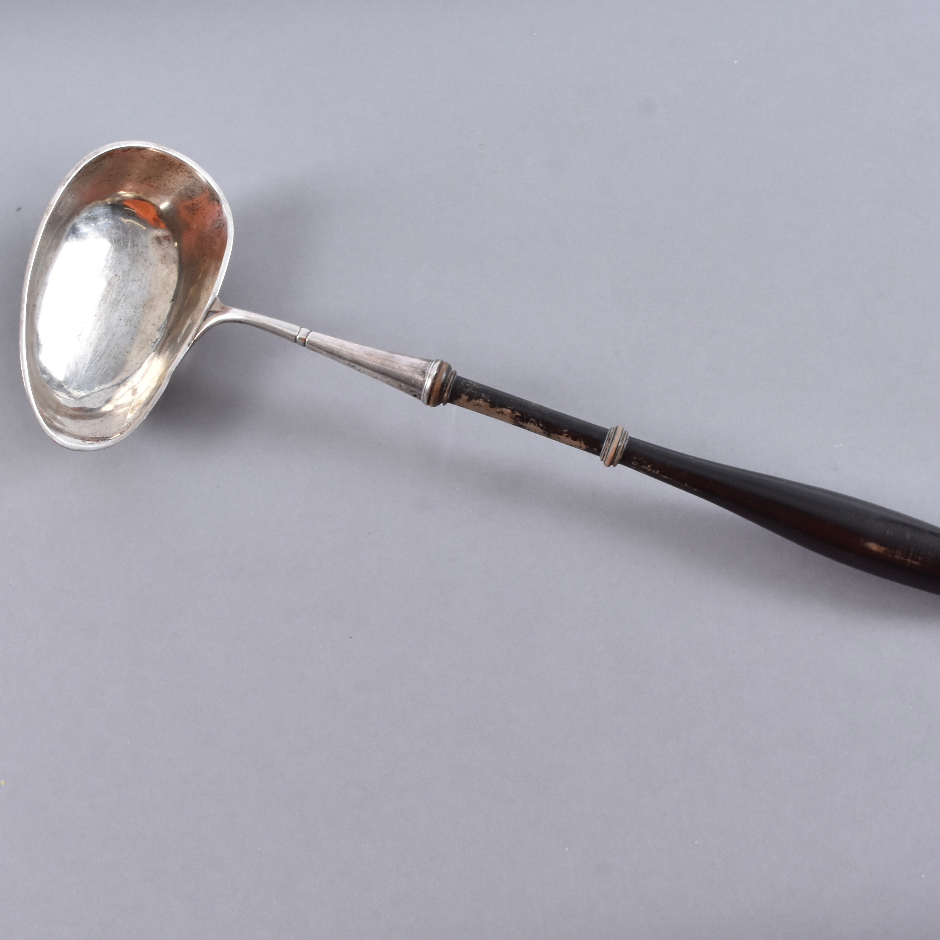 SOPPSLEV, SILVER MED SVÄRTAT TRÄSKAFT, JOHAN CHRISTAN HINTZE YSTAD 1813.