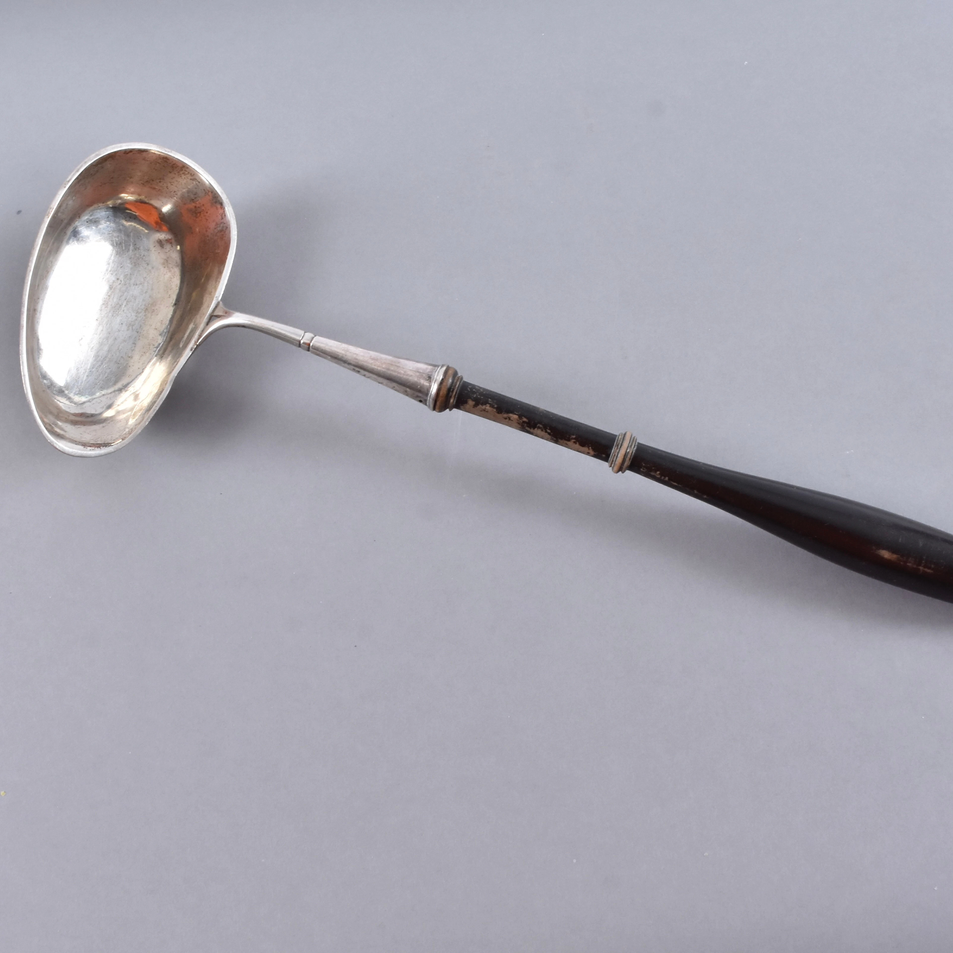 SOPPSLEV, SILVER MED SVÄRTAT TRÄSKAFT, JOHAN CHRISTAN HINTZE YSTAD 1813.