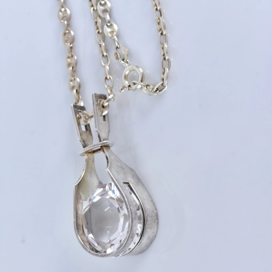 HÄNGE, med bergkristall samt kedja, sterlingsilver.