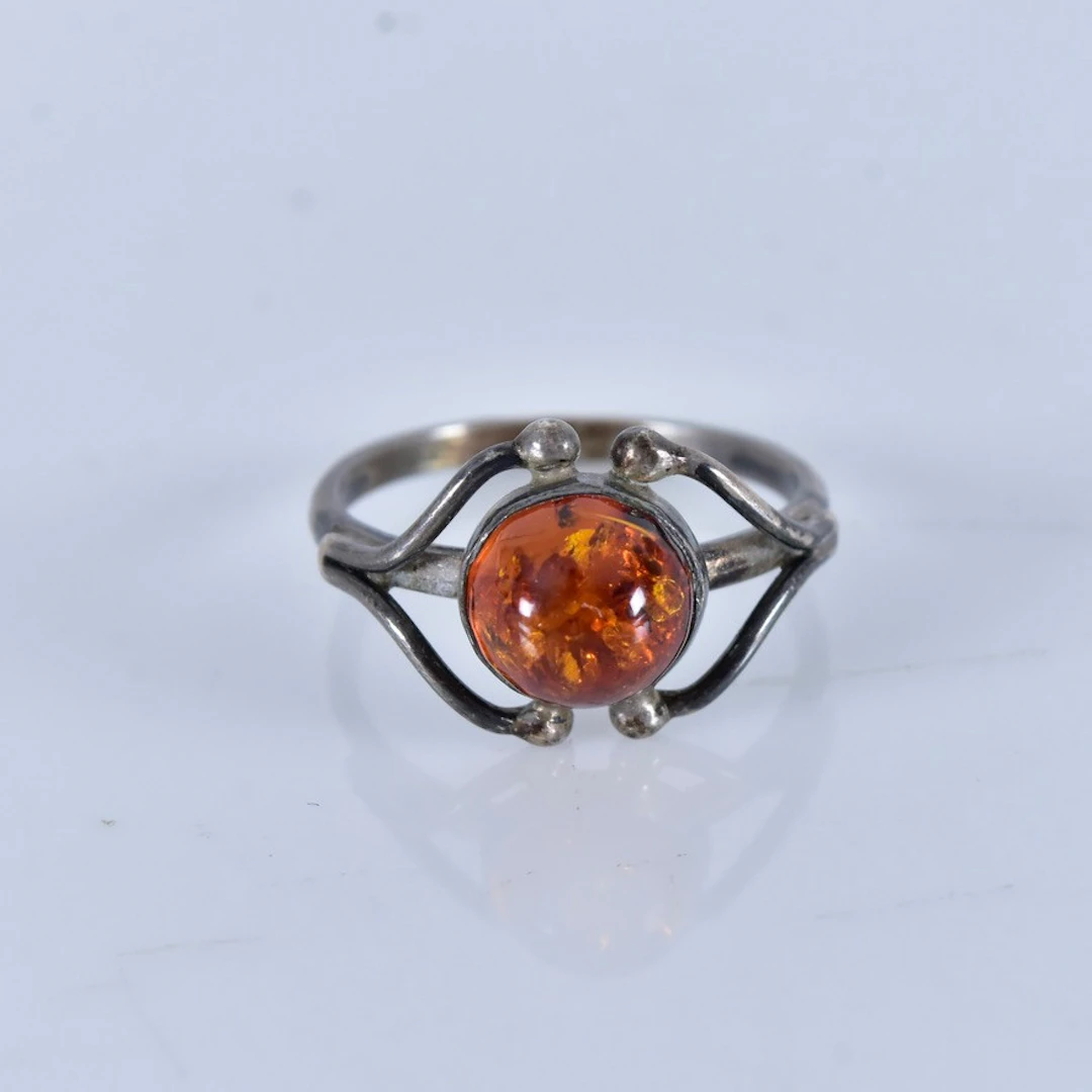 RING, med bärnsten, sterlingsilver.