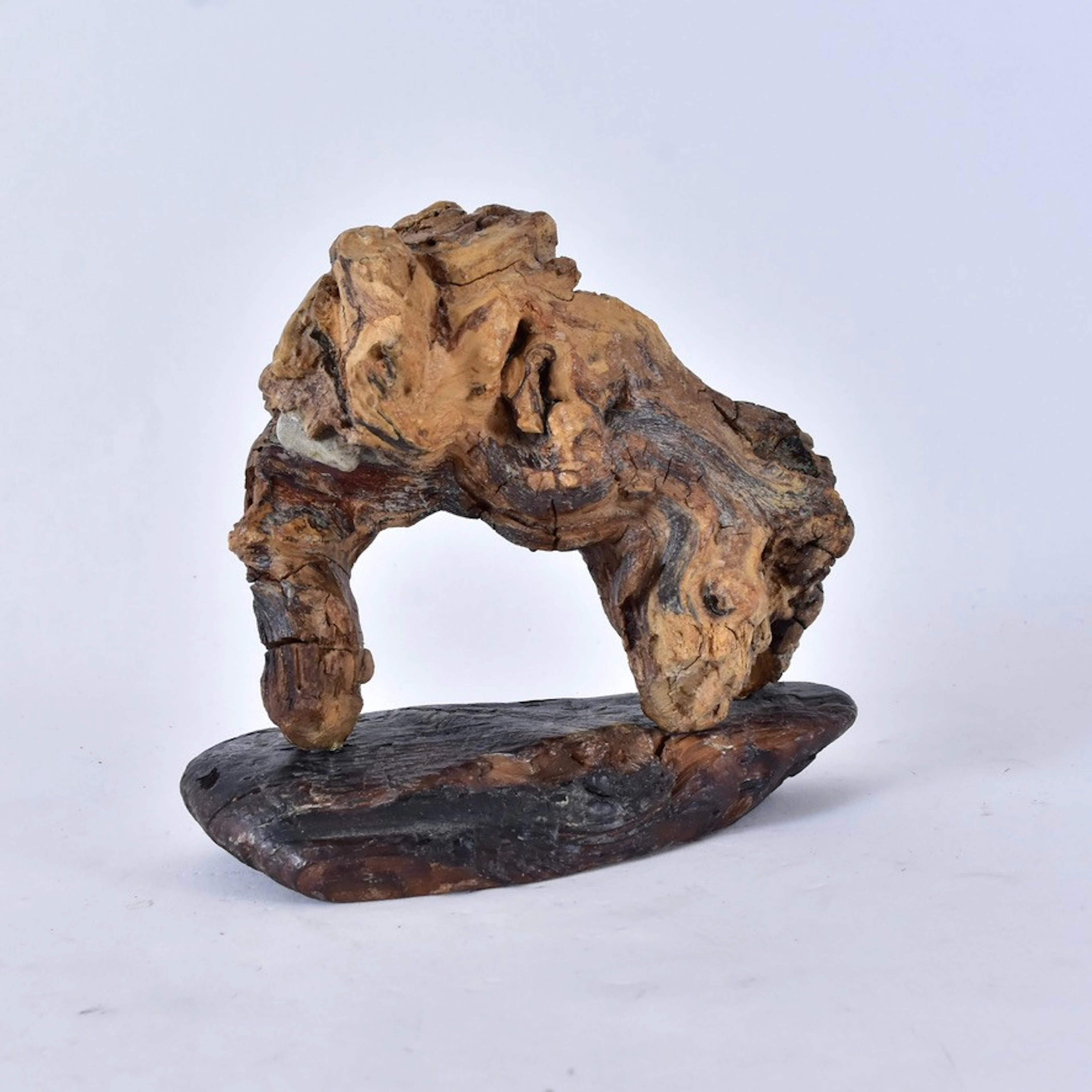 OIDENTIFIERAD KONSTNÄR. Skulptur, trädrot, signerad och daterad -82.