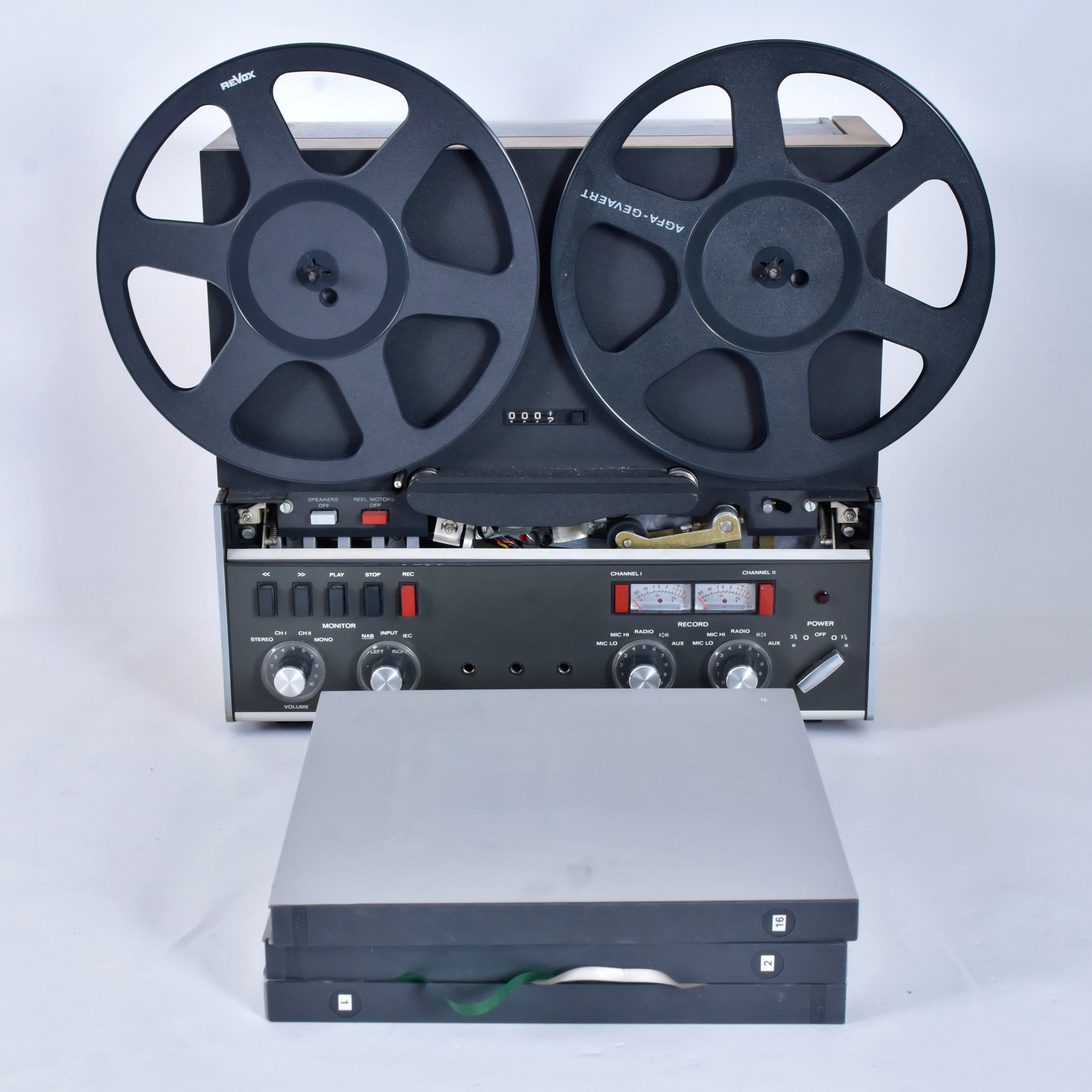 REVOX A77 Rullbandspelare med band.