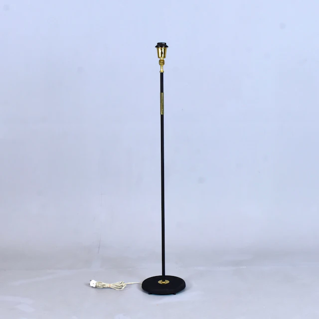 GOLVLAMPA, svartlackerad metall och mässing, Falkenbergs Belysning