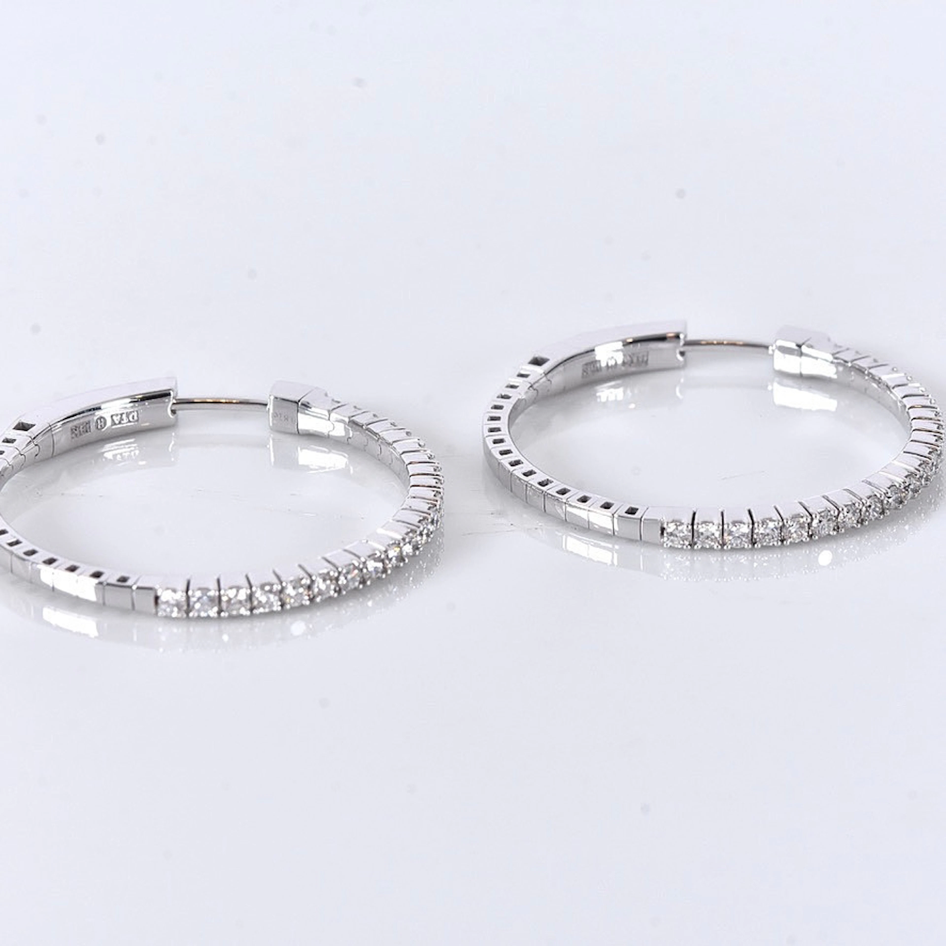 DIAMANTCREOLER, ett par, 0,81ct, vitguld 18K.