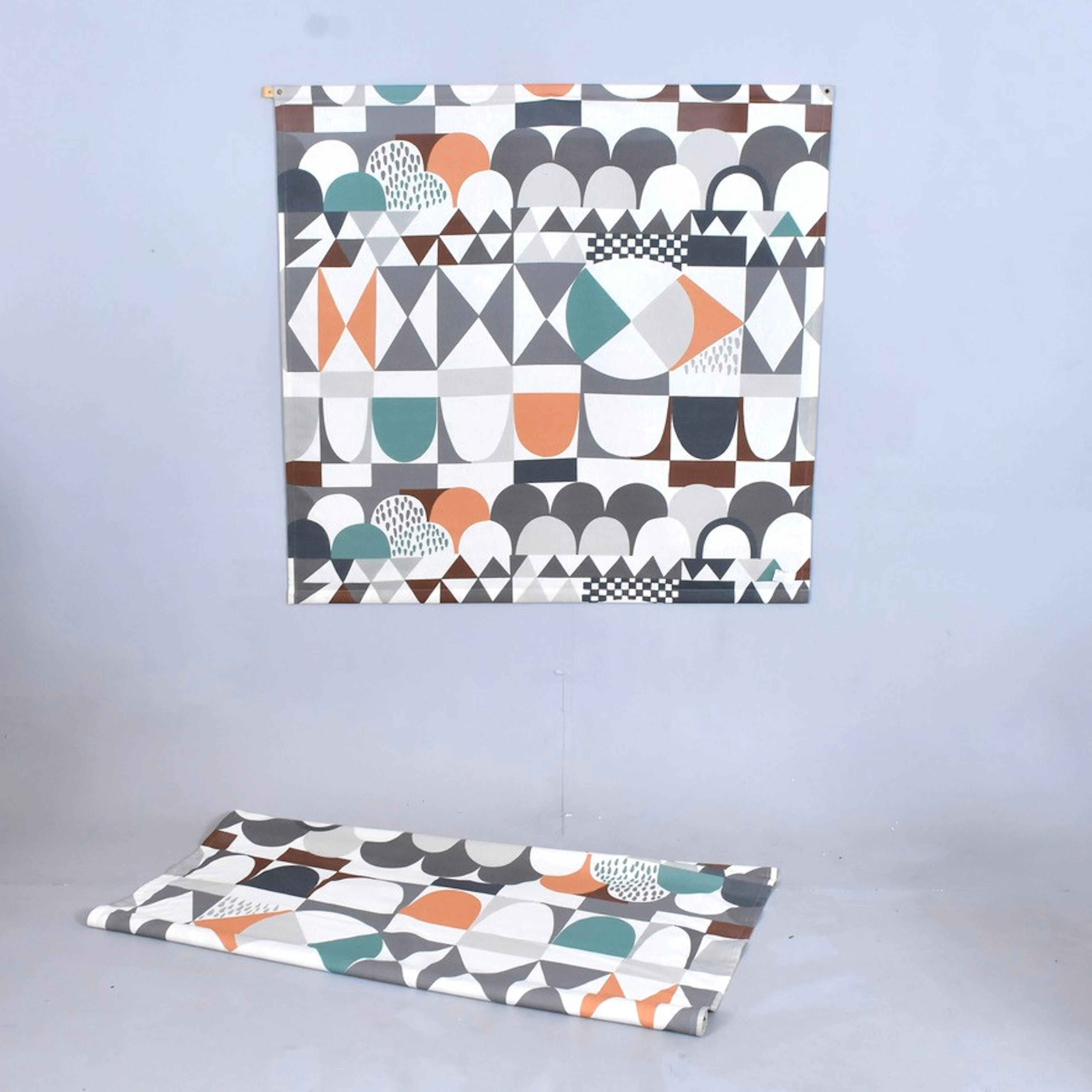 JOSEF FRANK. väggtextilier, 1 par, tyg, Firma Svenskt Tenn, "Bows".