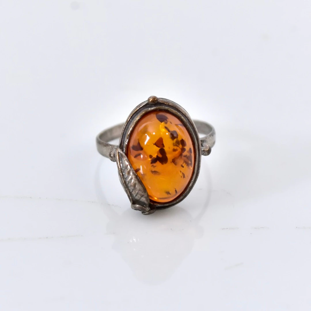 RING, med bärnsten, sterlingsilver.