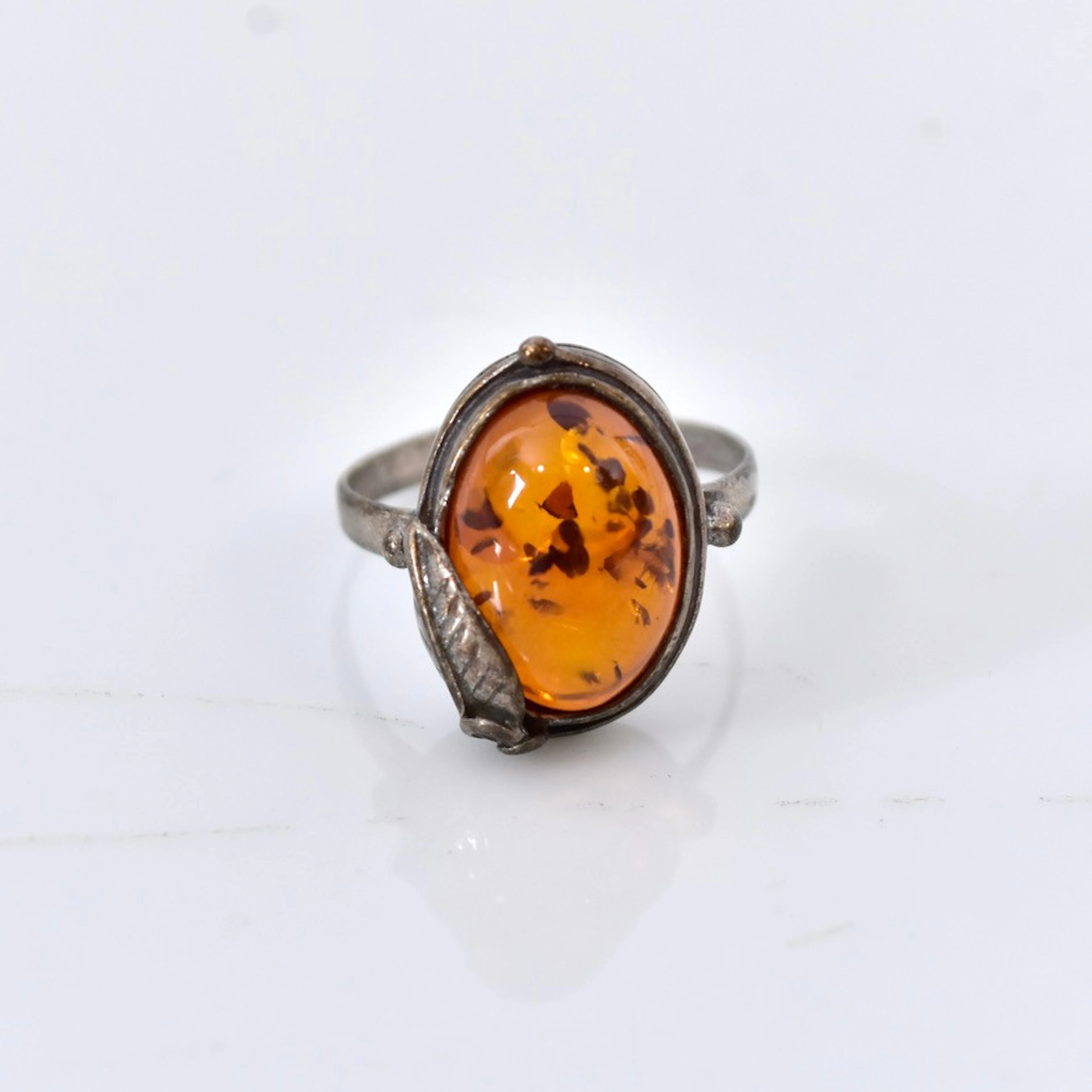 RING, med bärnsten, sterlingsilver.