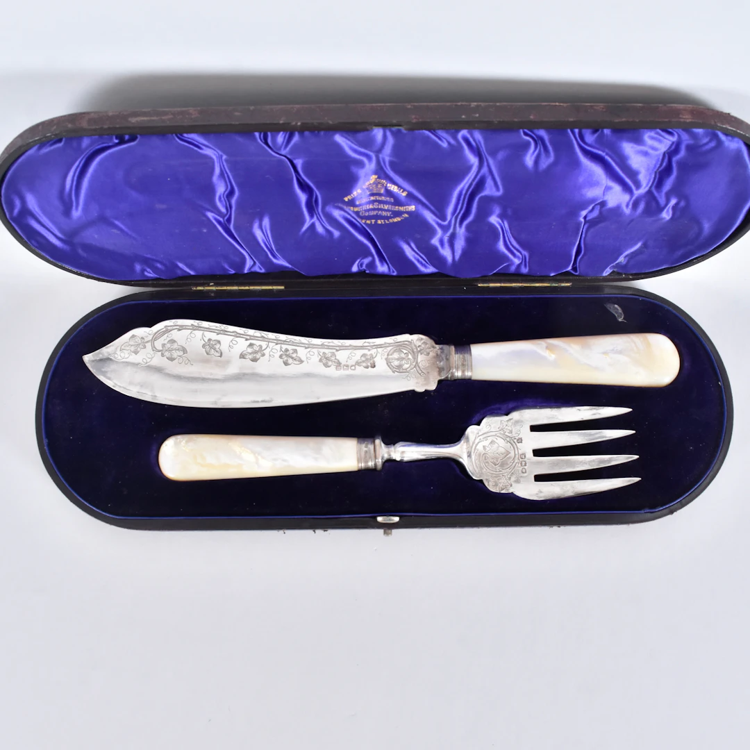 SERVERINGSBESTICK, 1 par, sterlingsilver och pärlemor, Victorianska.