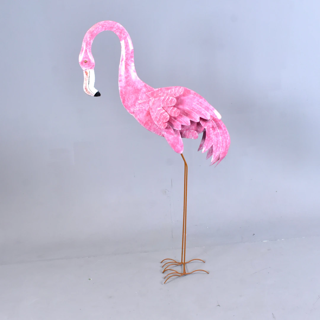 TRÄDGÅRDSSKULPTUR, delvis bemålad plåt, Flamingo.