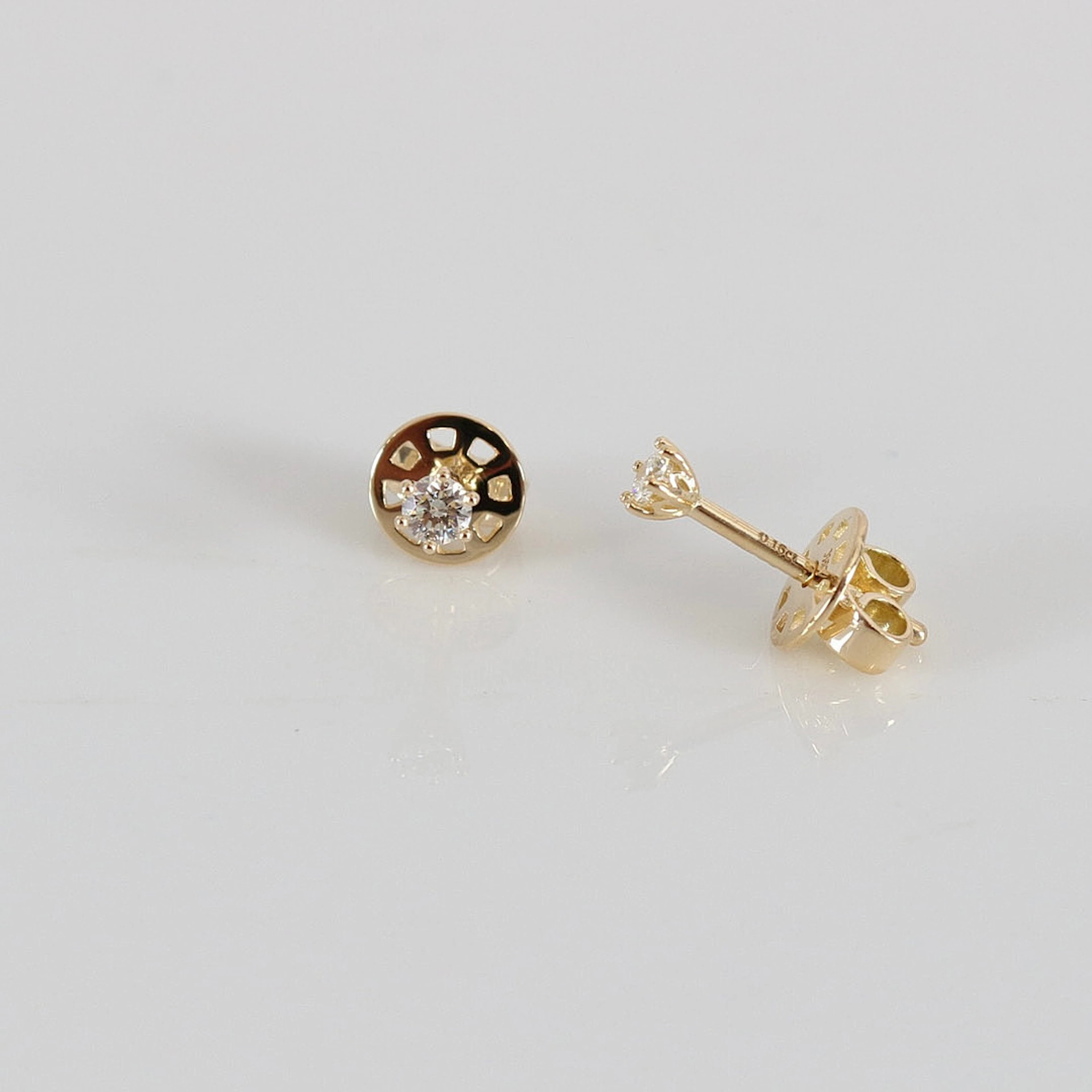 ENSTENSÖRHÄNGEN, 0,16ct, 18K.