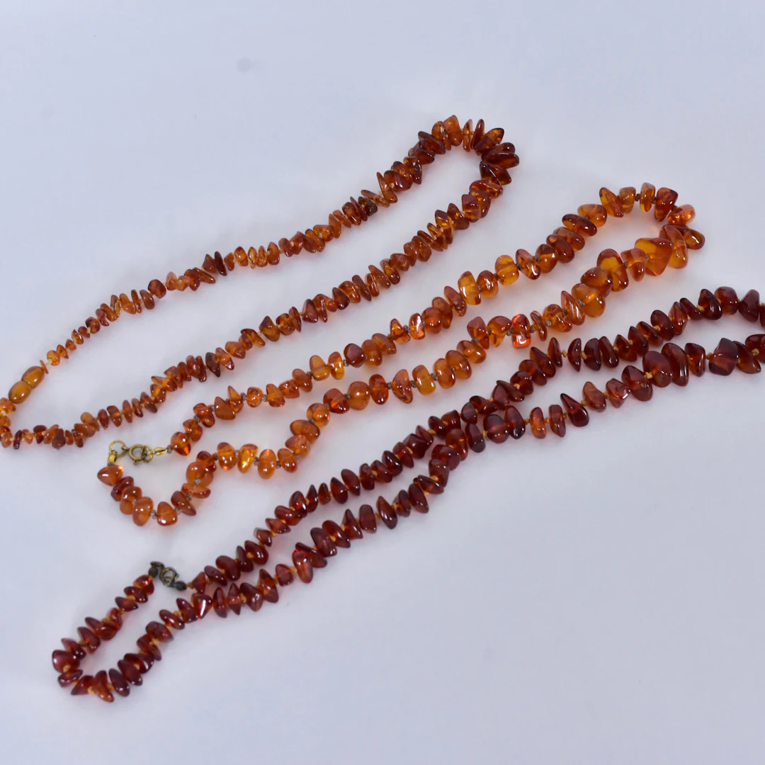 COLLIER, 3 st, bärnsten.