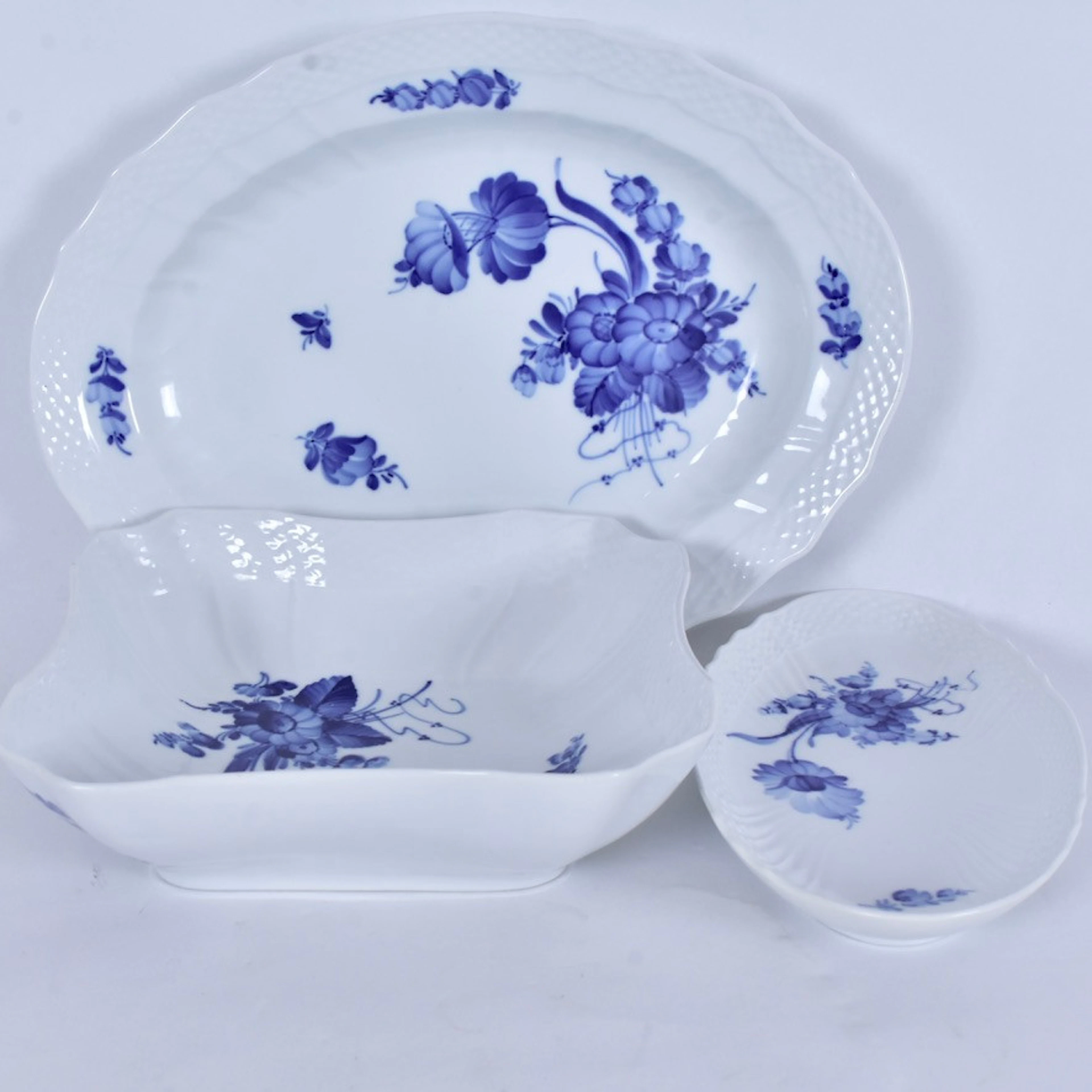 3 DELAR PORSLIN, Royal Copenhagen Blå Blomst.
