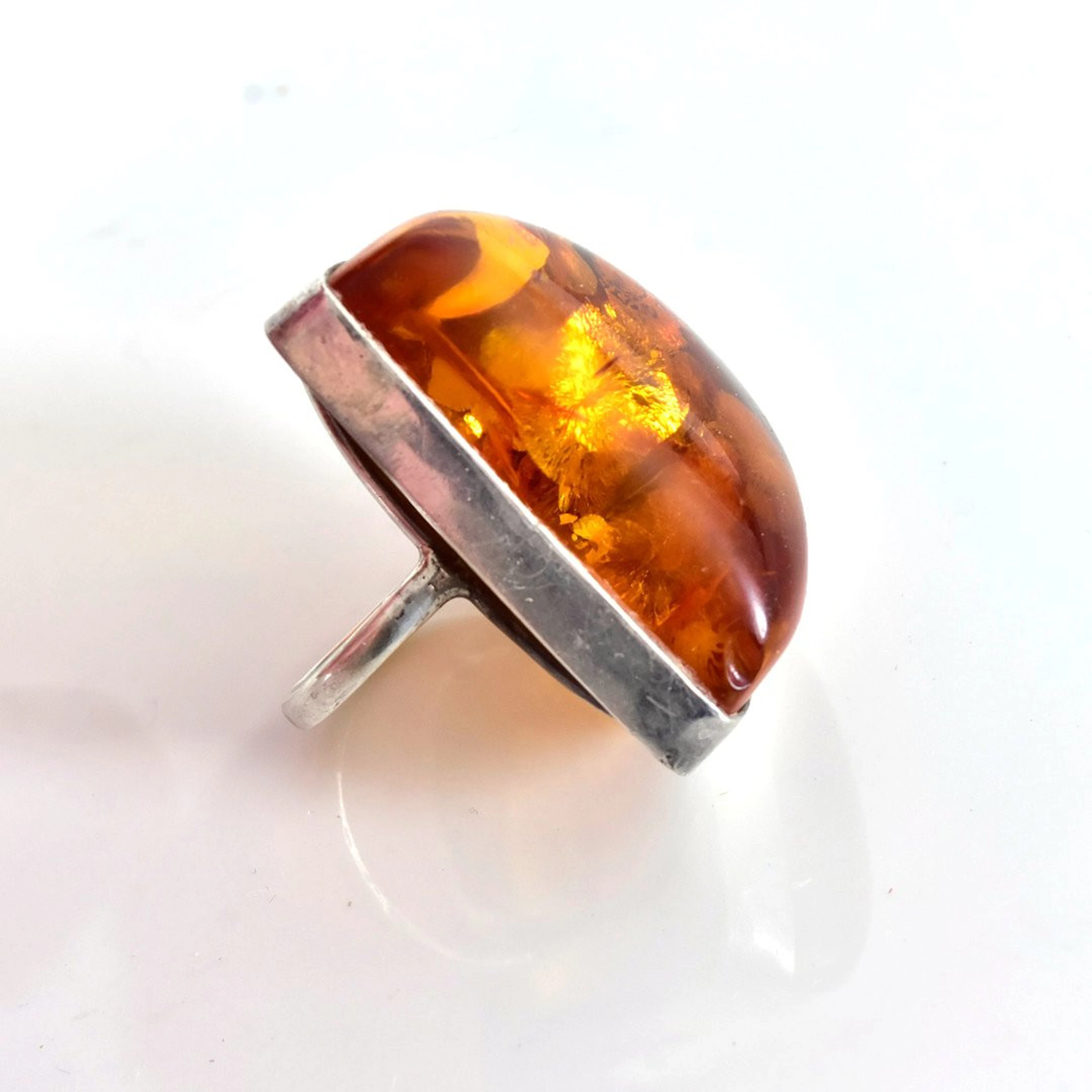 RING, silver med bärnsten.
