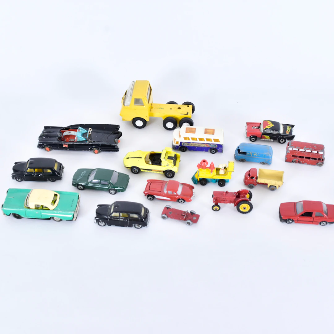 LEKSAKSBILAR, 17-stycken, metall, bla Matchbox, Japan, Batman, Tonka, Husky.