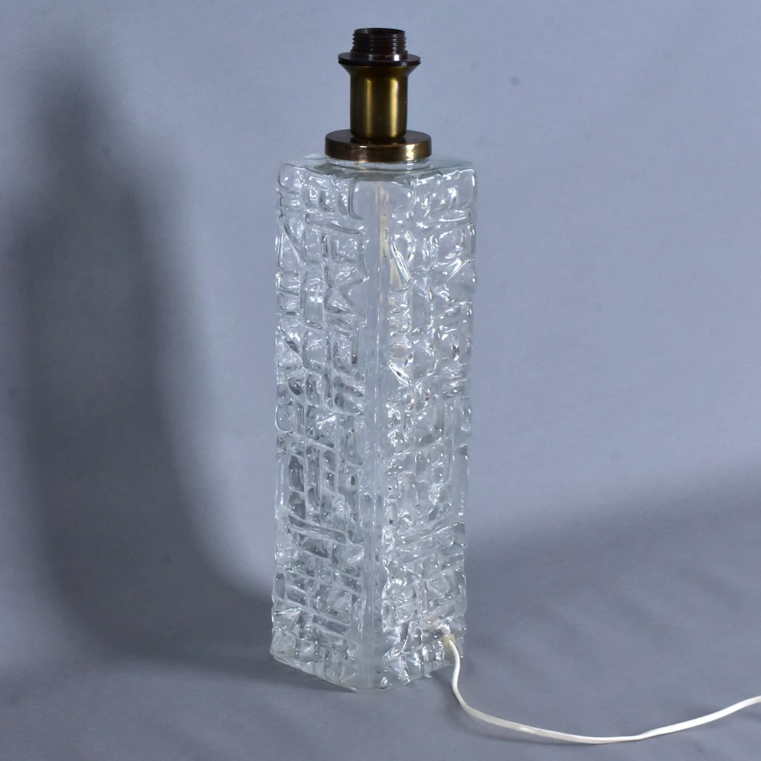 HENRIK BLOMQVIST. Bordslampa, glas med mässingsfattning, Stilarmatur