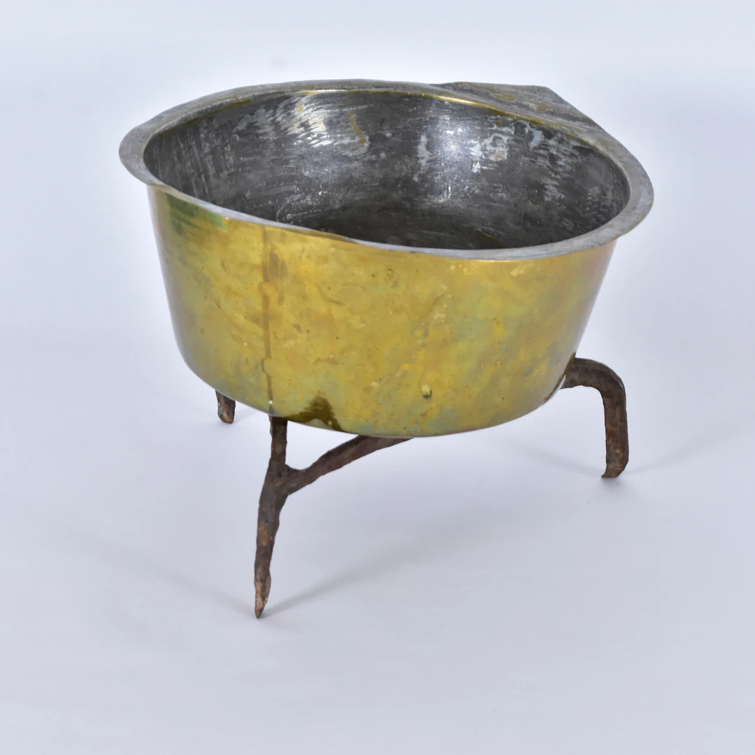 MATKÄRL, mässing, samt eldställ, 1700-tal.