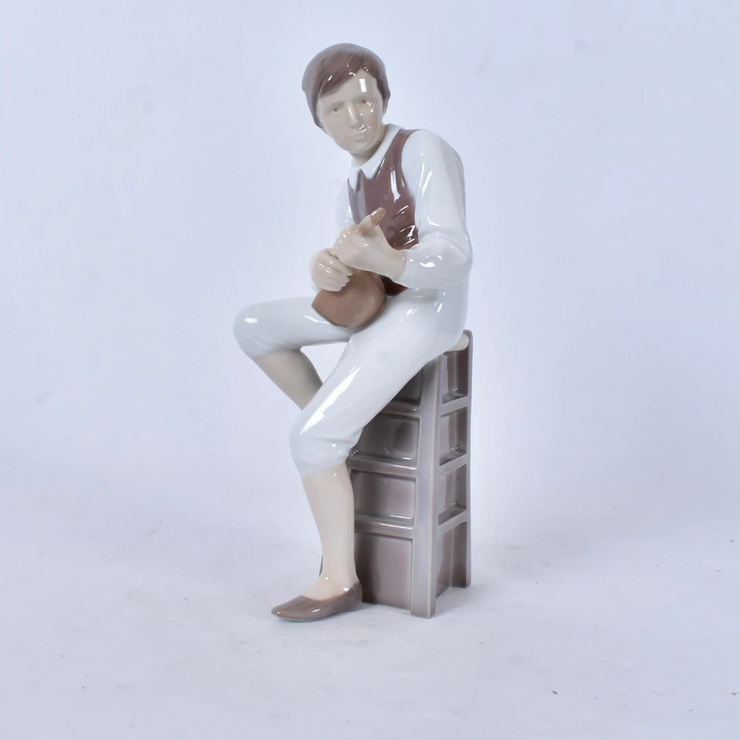 INGEBORG PLOCKROSS IRMINGER. figurin, porslin, Mandolinspelare.