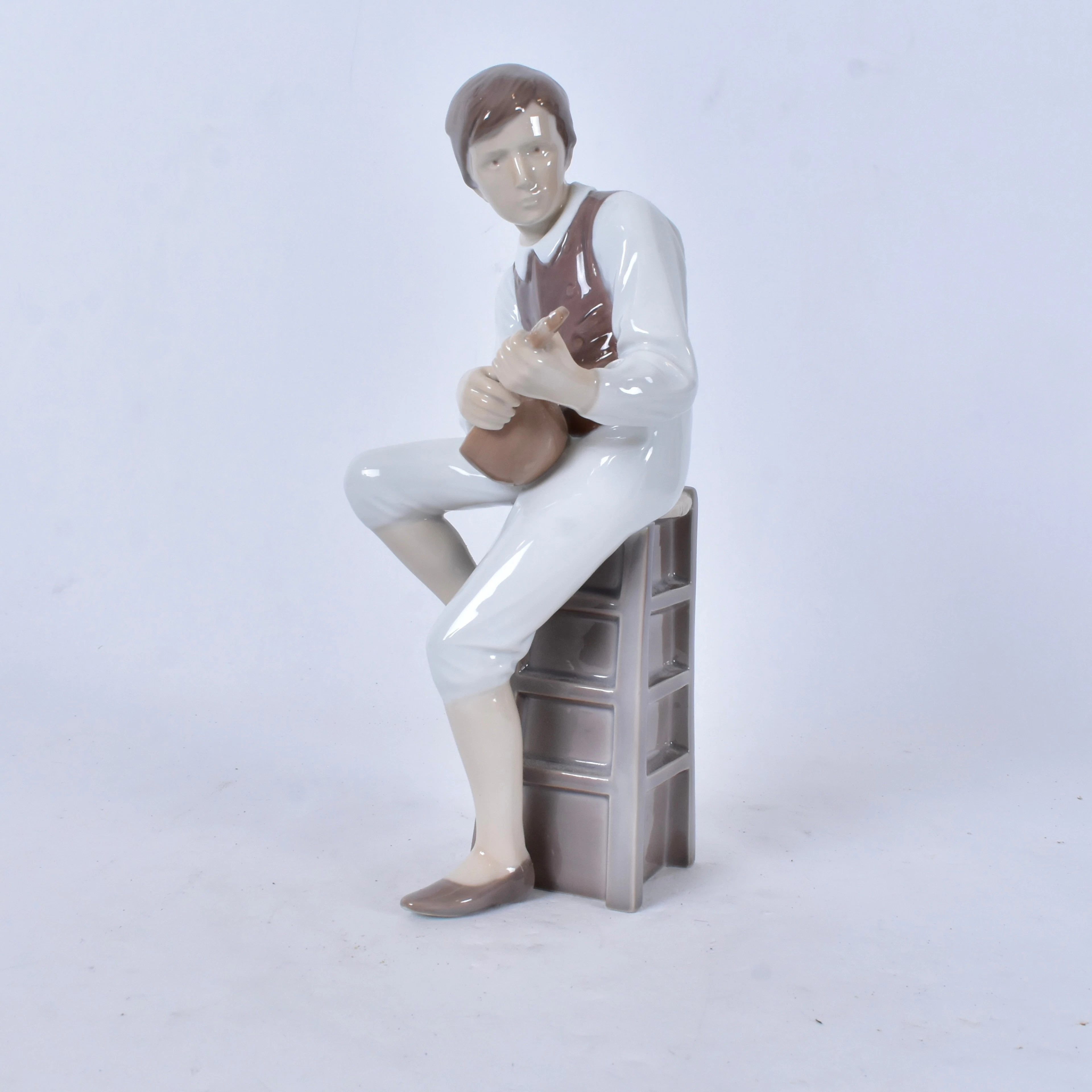 INGEBORG PLOCKROSS IRMINGER. figurin, porslin, Mandolinspelare.