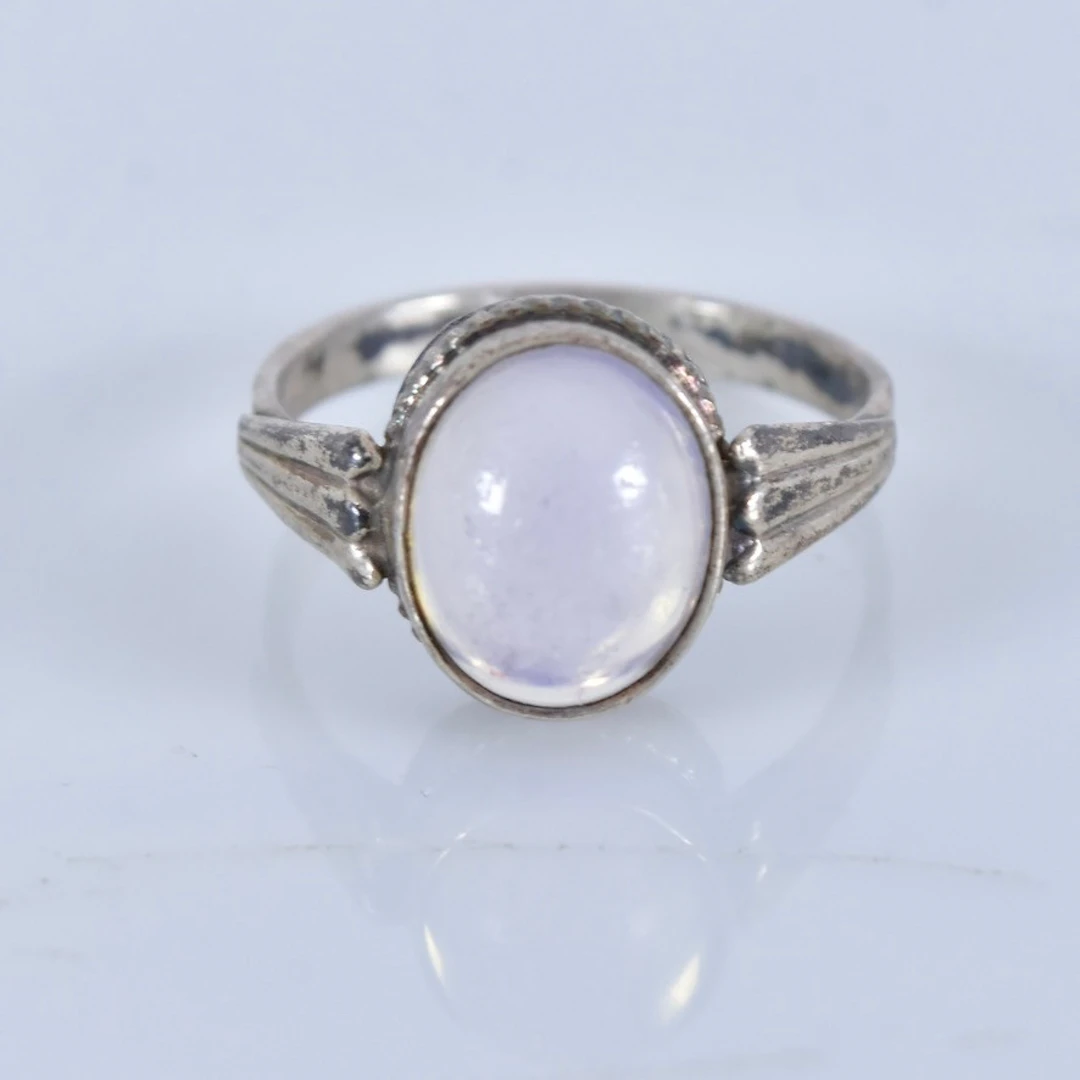 RING, med månsten, silver.