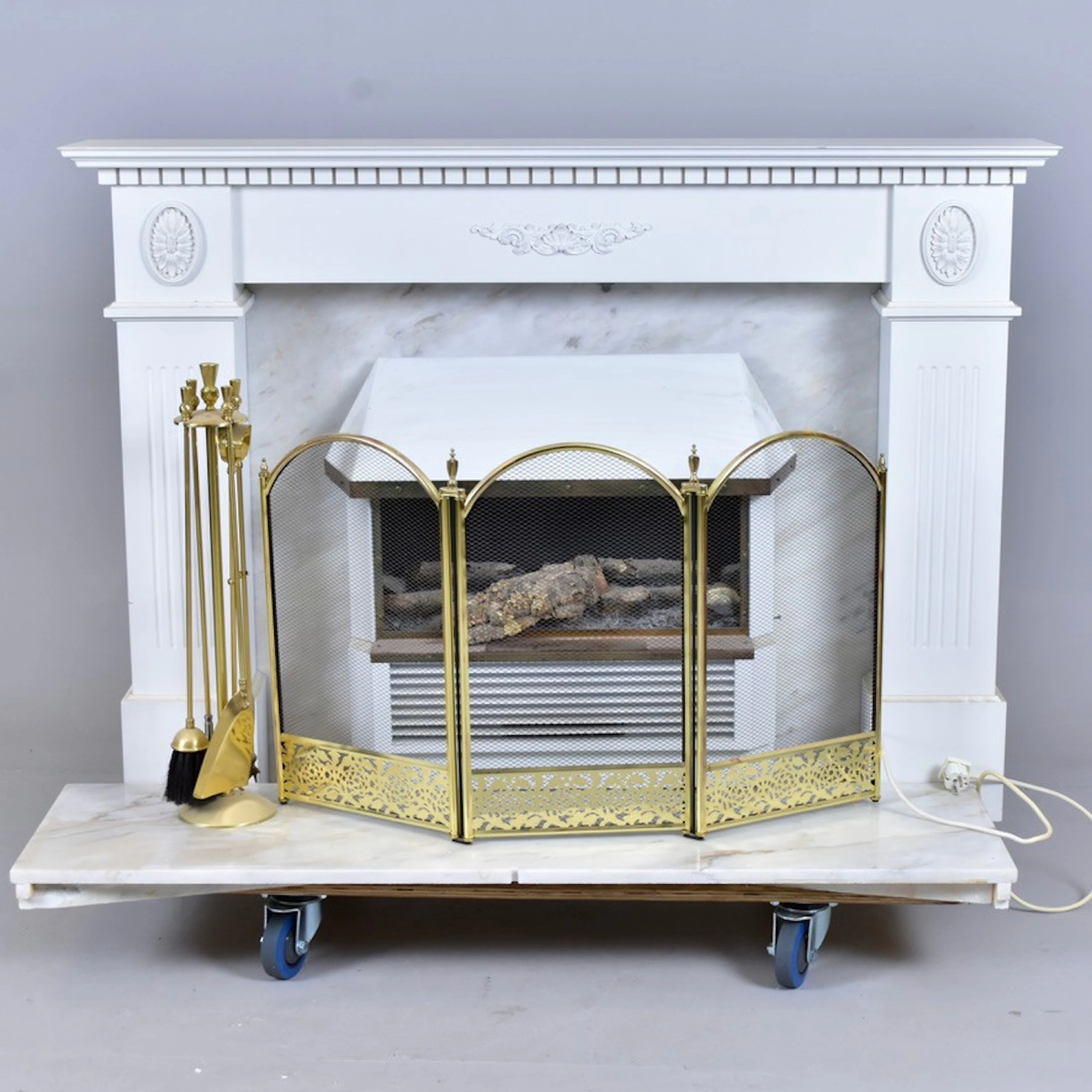 KAMIN, marmor och bemålat trä, modern tillverkning.