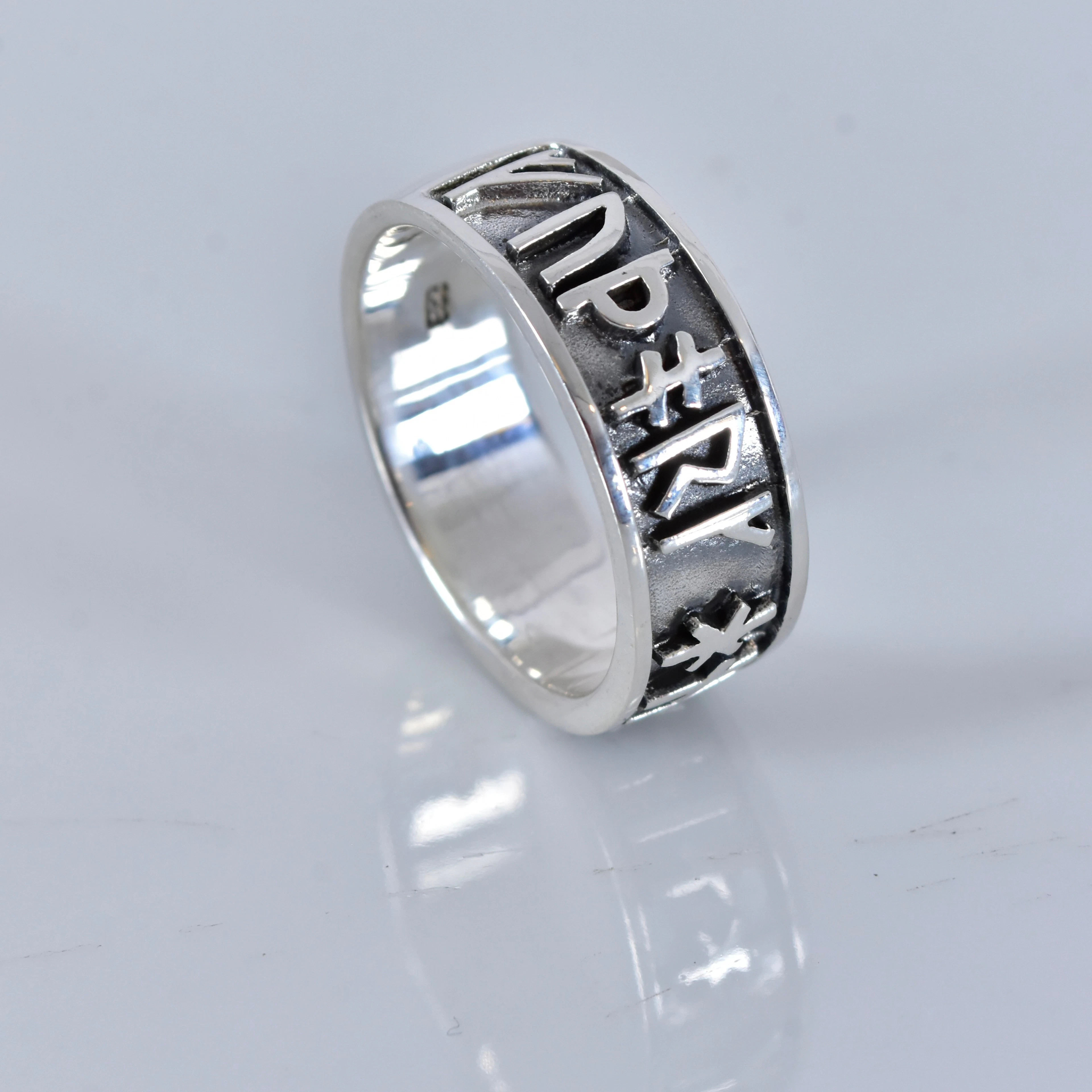 RING, silver.