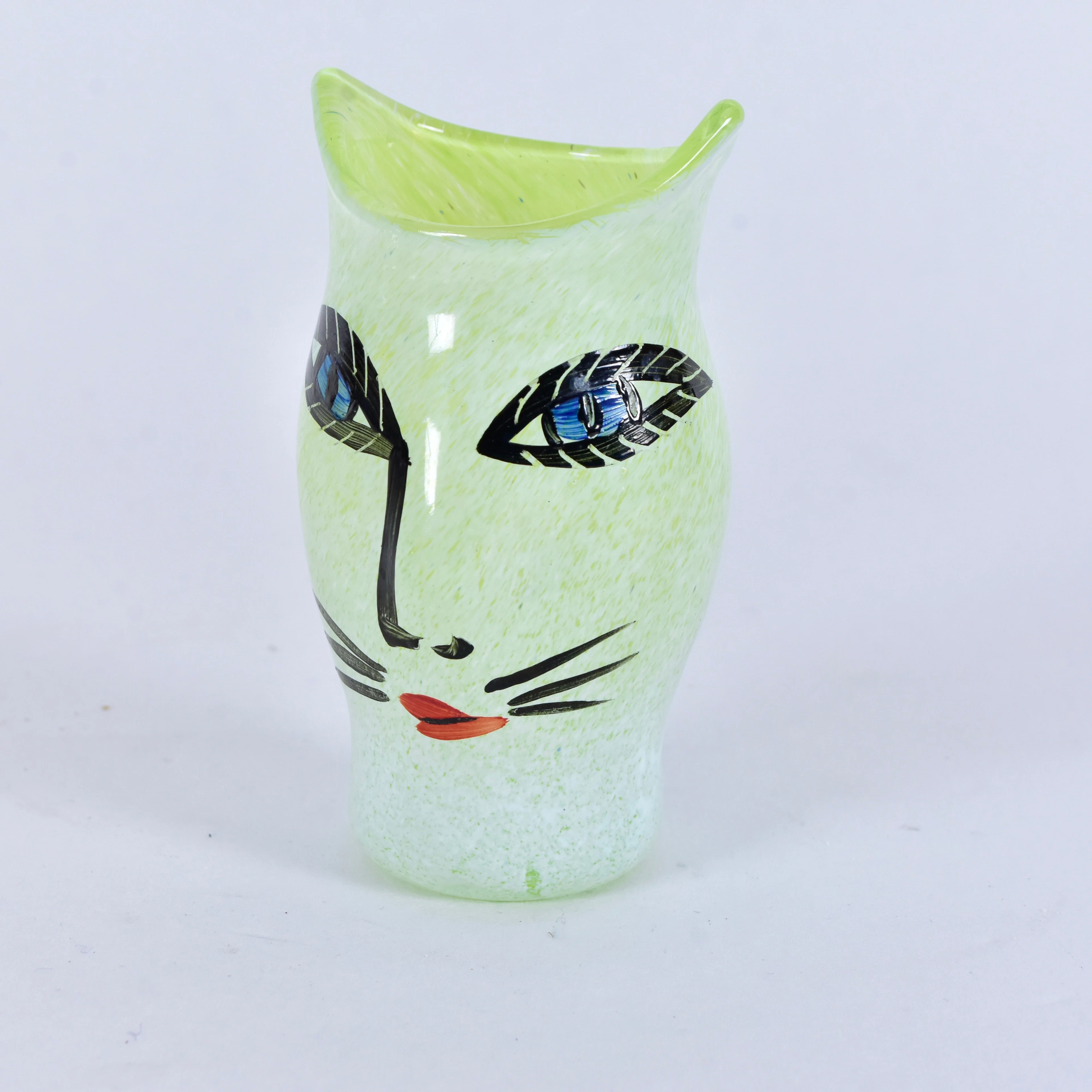 ULRICA HYDMAN-VALLIEN. Miniatyrvas, bemålat glas, "Open mind", Kosta Boda.