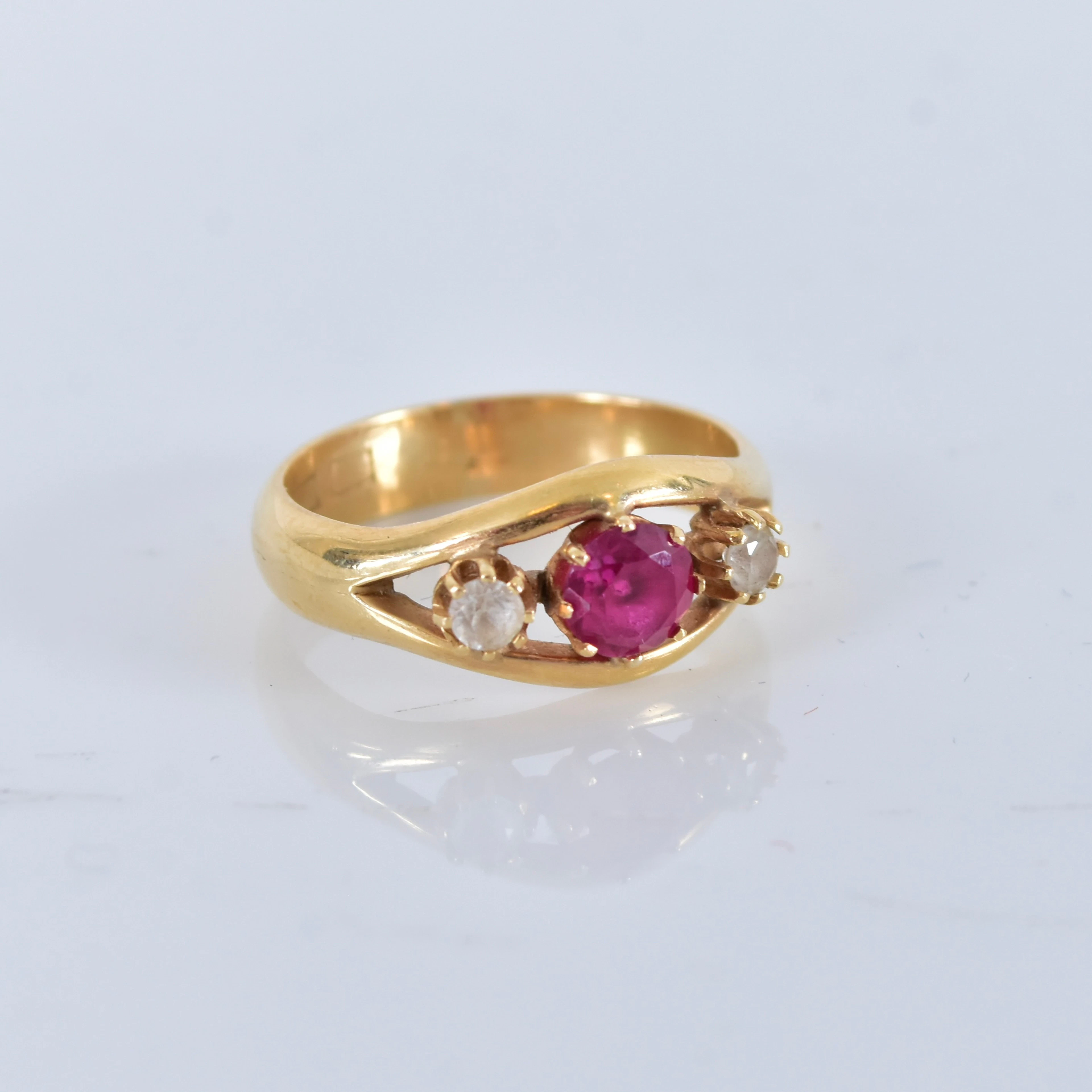 RING, med rubin och vita stenar, 18K.