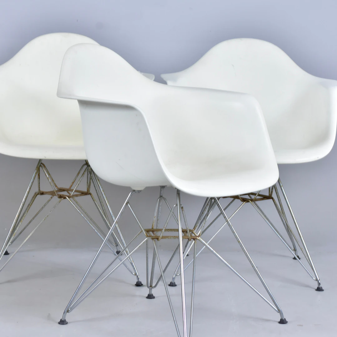 RAY & CHARLES EAMES. stolar,4 st, vit plast och förkromat stål, ”Eames