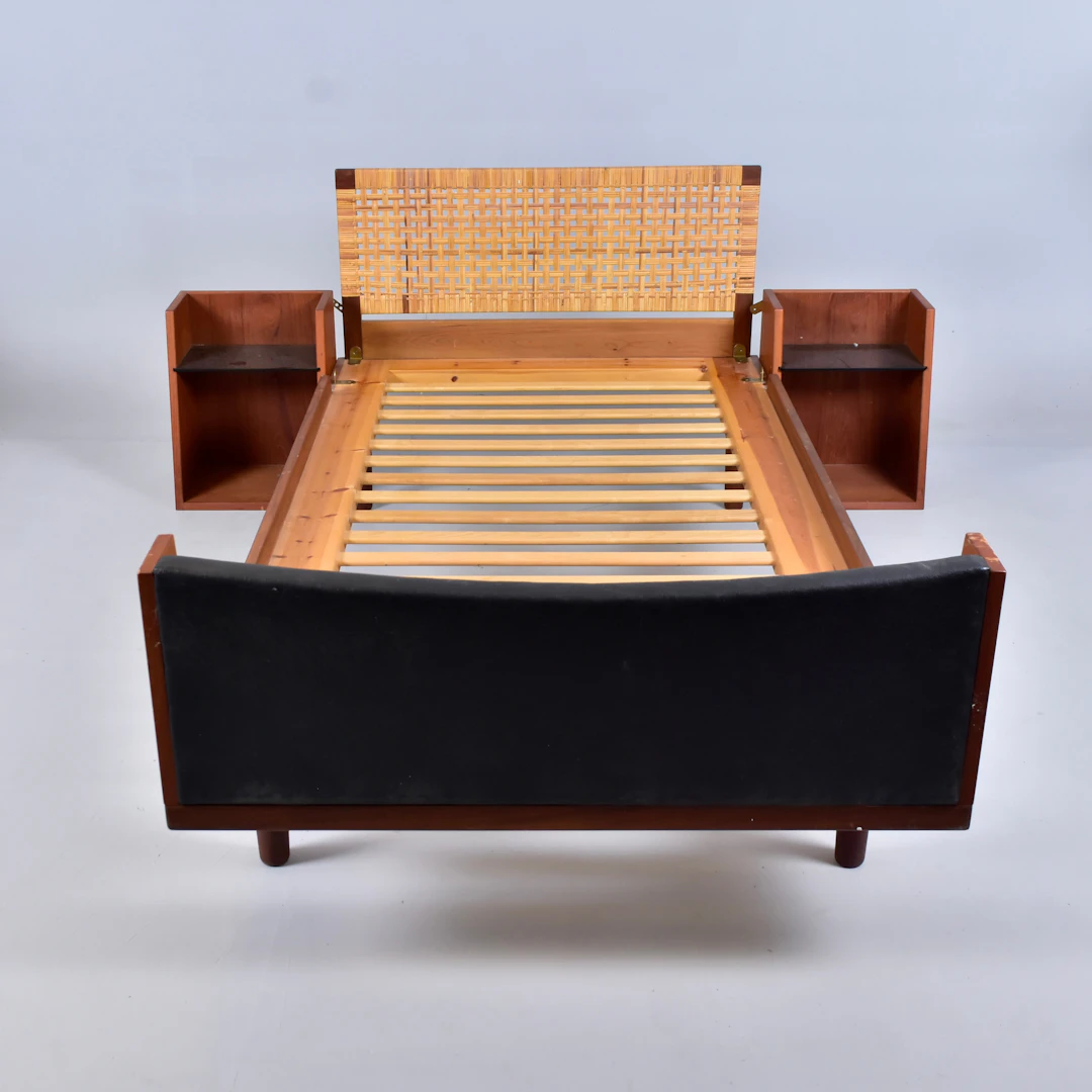 HANS J WEGNER. säng, teak med rotting, Getama 1960-tal.