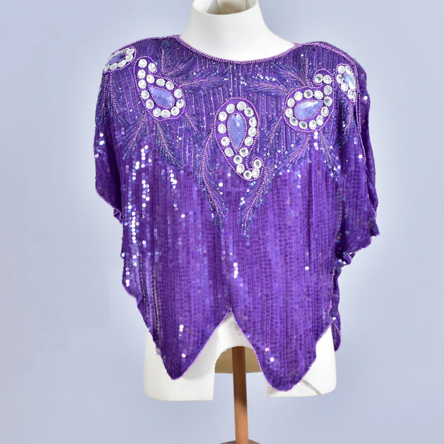 TOPP, med paljetter och strass.