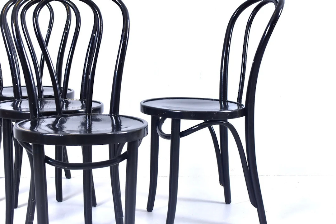 GILLIS LUNDGREN. Stolar, 4 st, "Ögla", böjträ, IKEA, 1900-talets andra hälft.