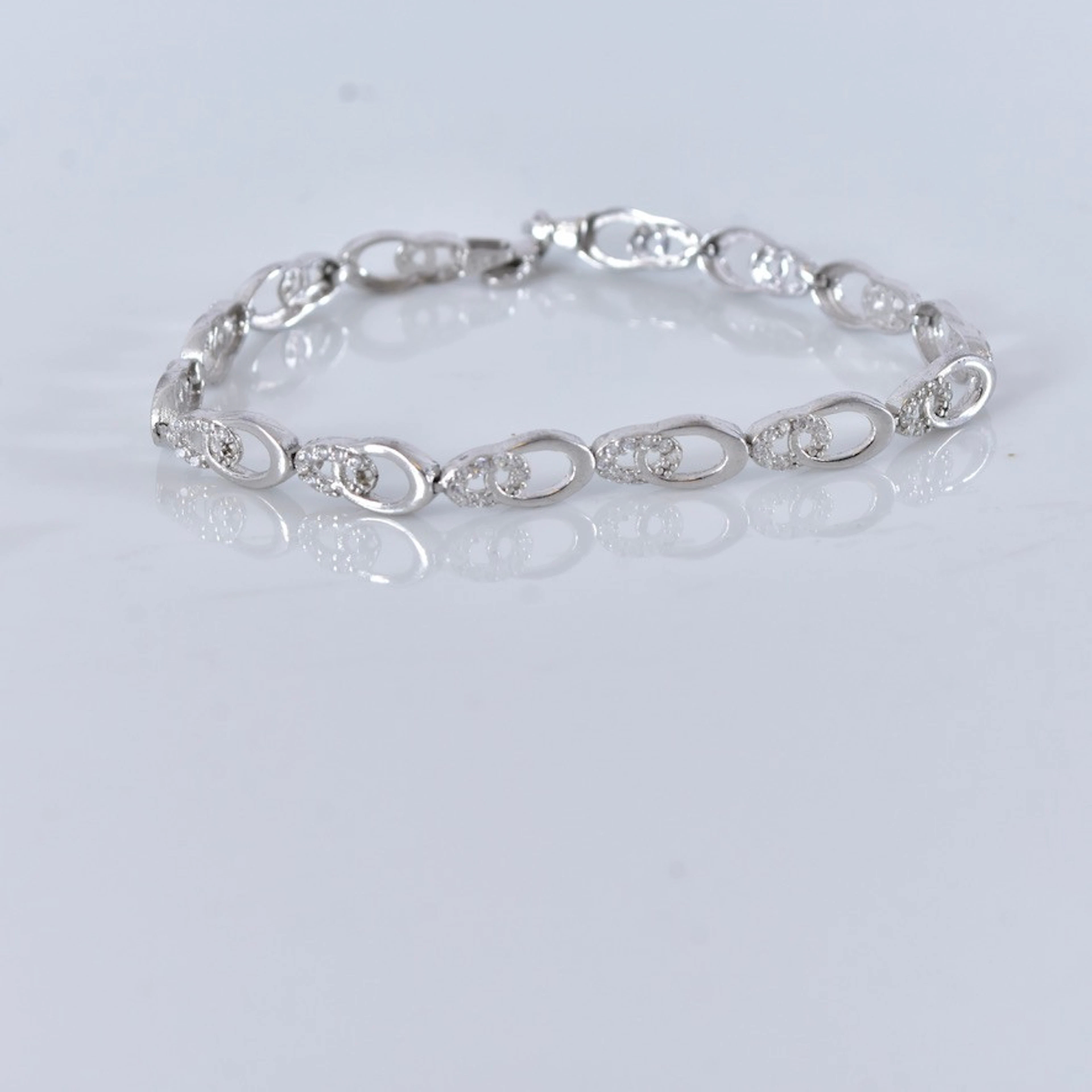 ARMBAND, med vita stenar, sterlingsilver.