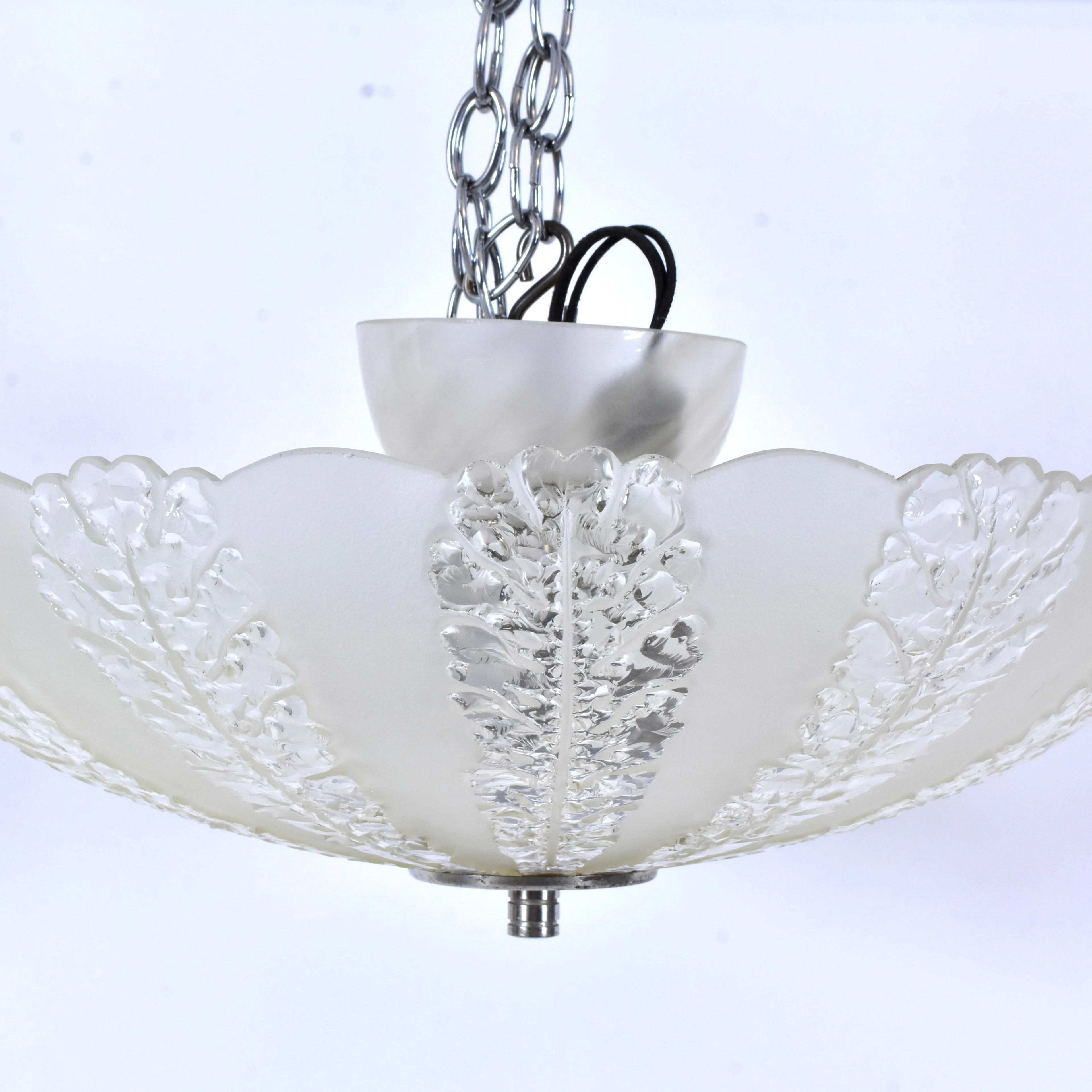 PLAFONDLAMPA, delvis frostat glas, 1950-tal.