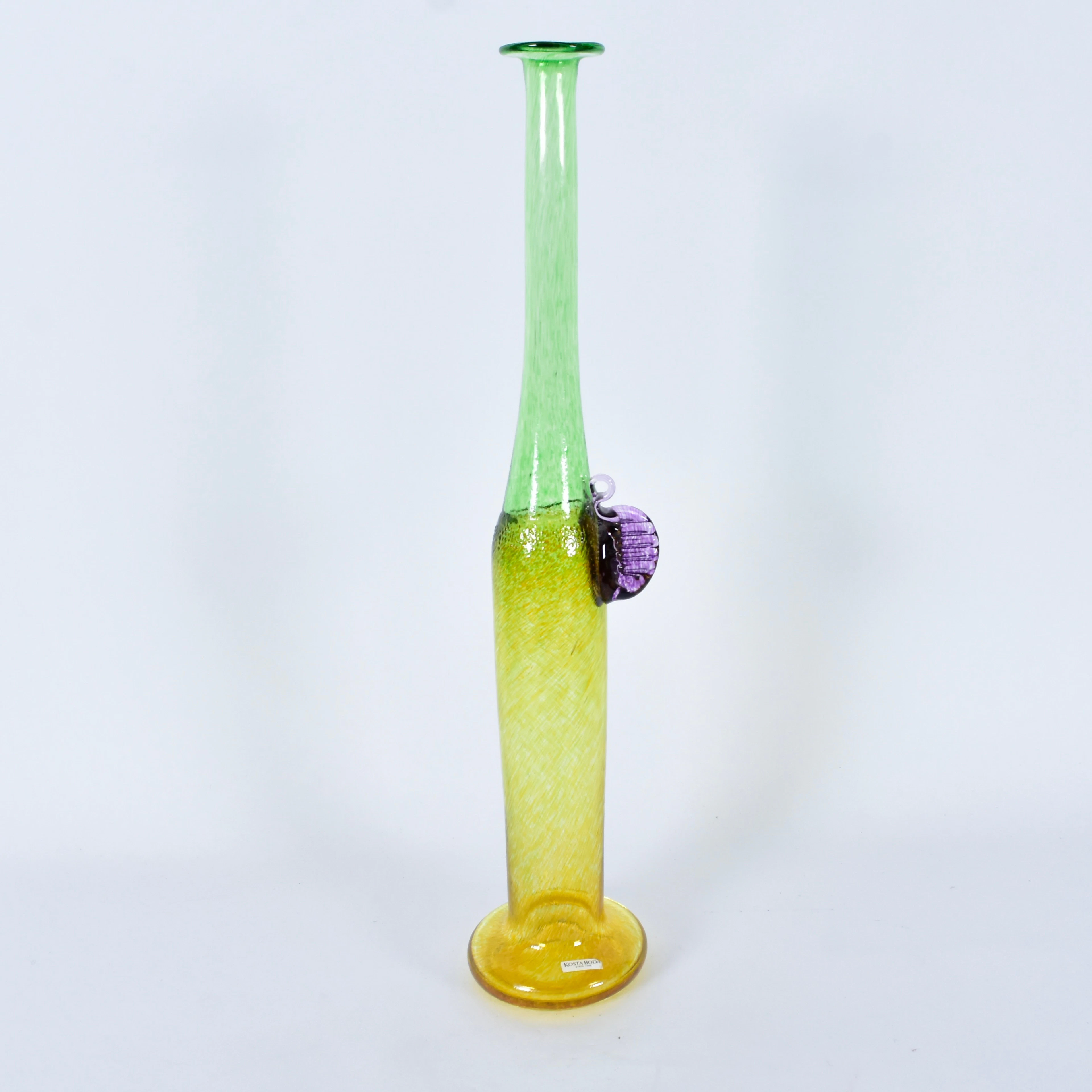 BERTIL VALLIEN. skulptur/flaska, polykrom glasmassa, Kosta Boda "Windpipe".