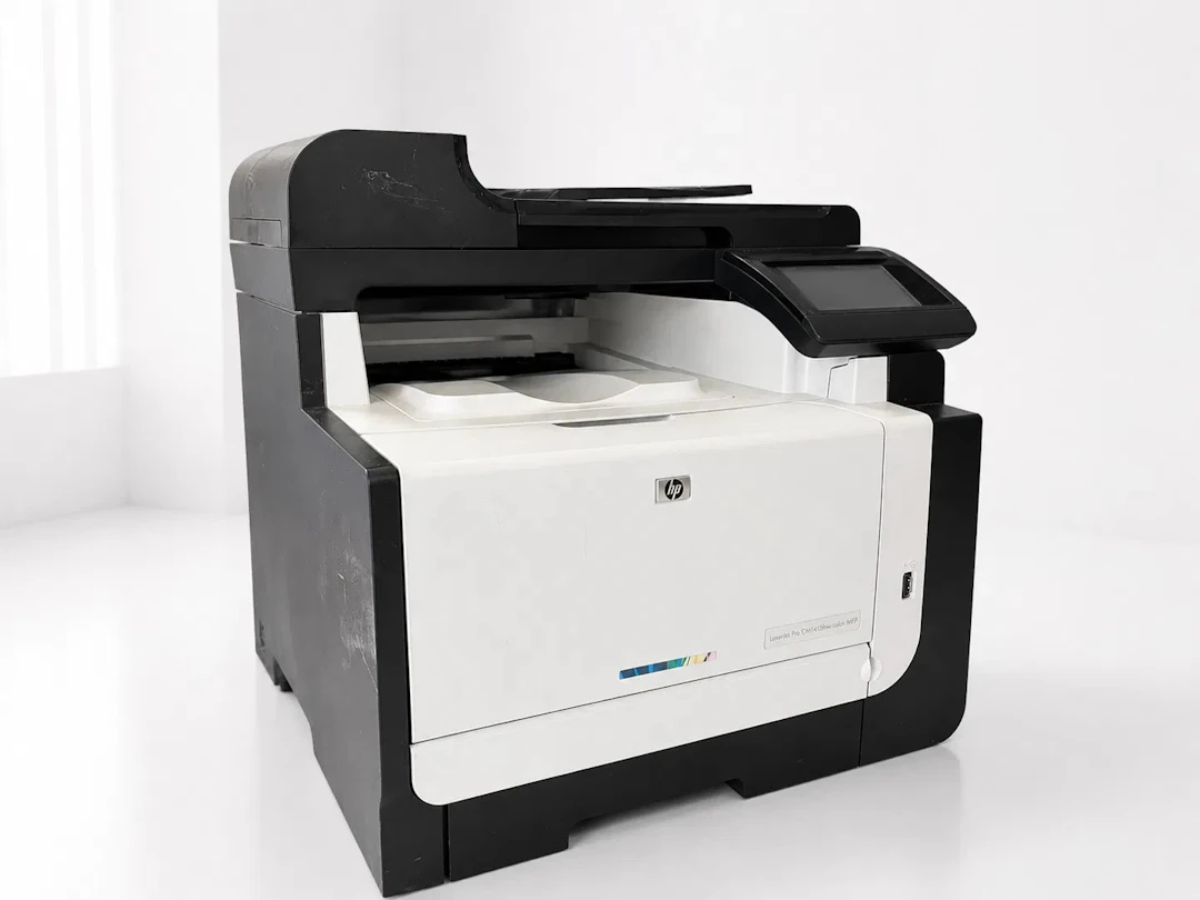 Hewlett Packard LaserJet Pro CM1415fnw multifunktionsfarveprinter.