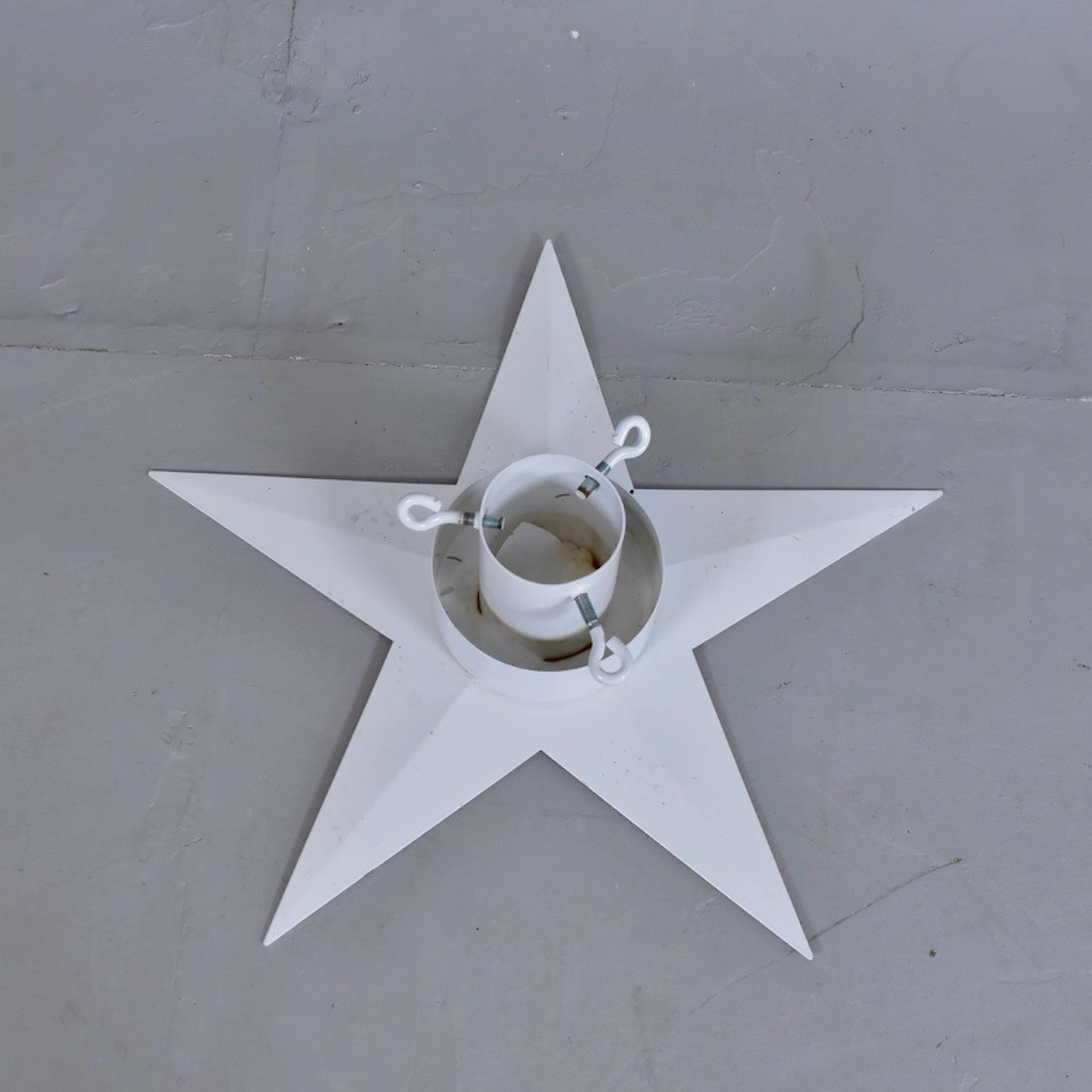 DESIGN HOUSE STOCKHOLM. JULGRANSFOT, lackerad metall.