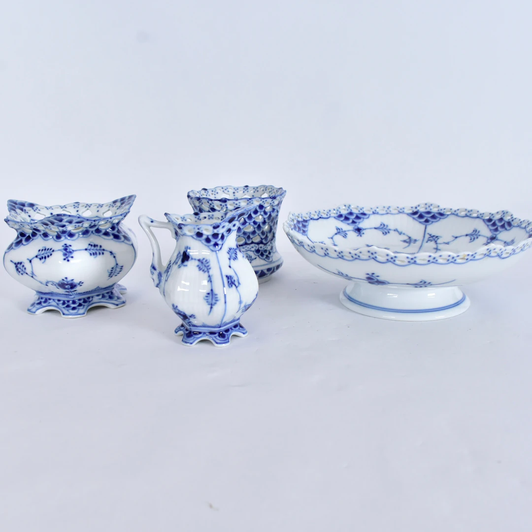 SERVISDELAR, 4 st, musselmalet, Helblond, Royal Copenhagen.