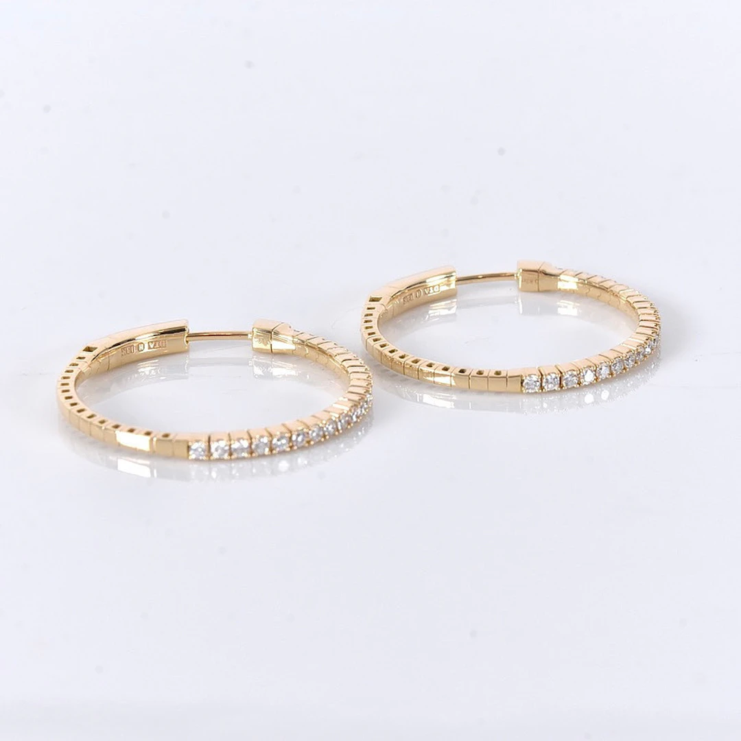 DIAMANTCREOLER, ett par, 0,82ct, 18K.