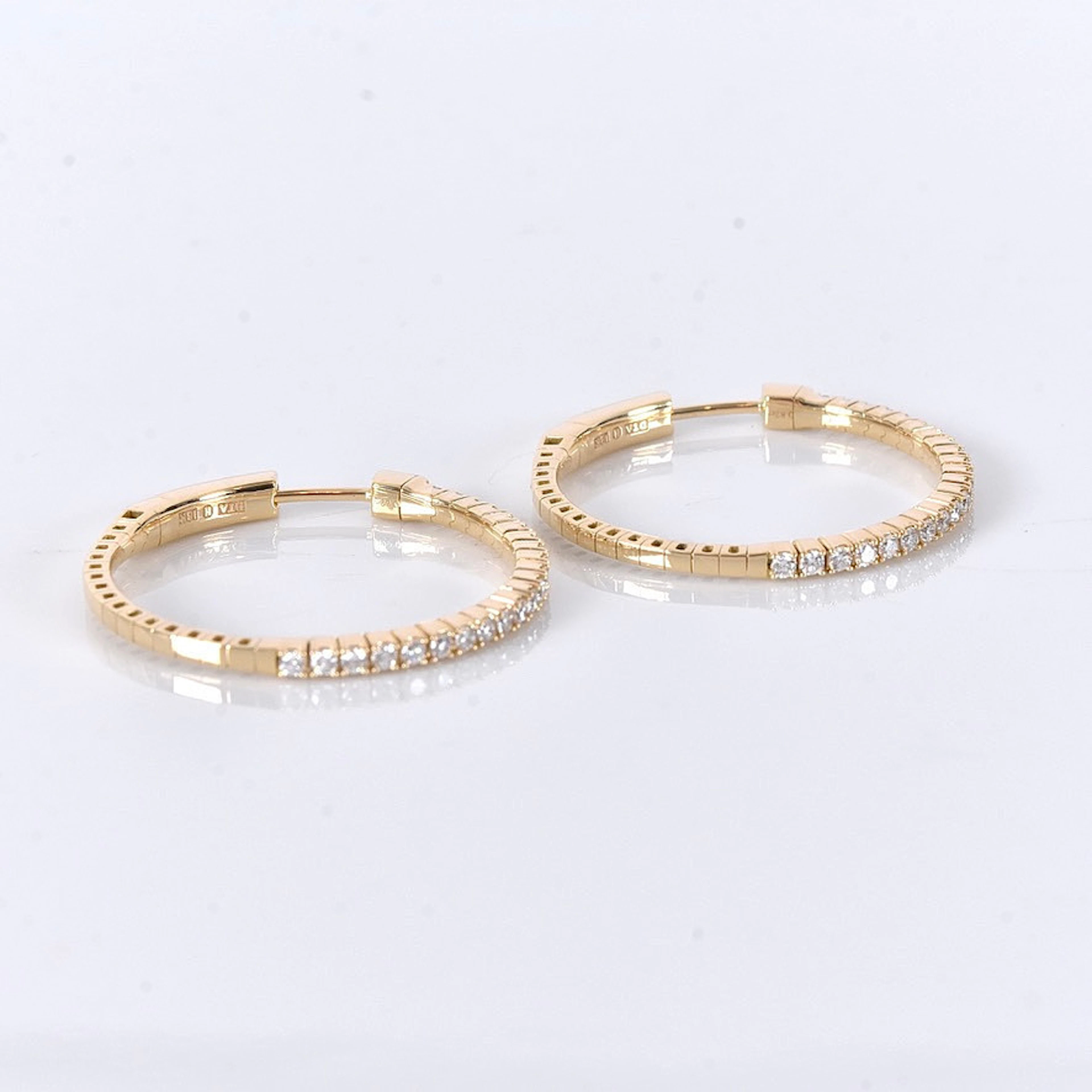 DIAMANTCREOLER, ett par, 0,82ct, 18K.