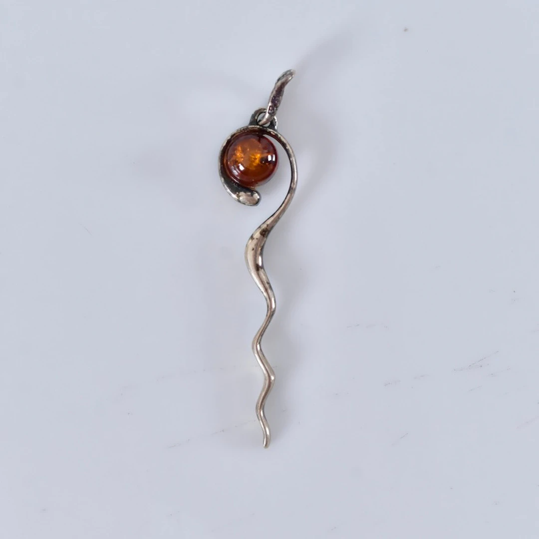HÄNGE, med bärnsten, sterlingsilver.