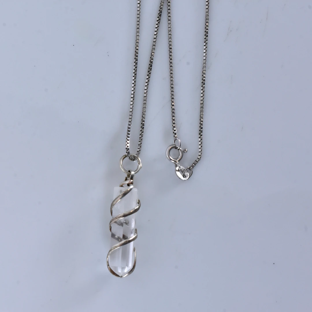 HÄNGE, med kristall och kedja, silver.